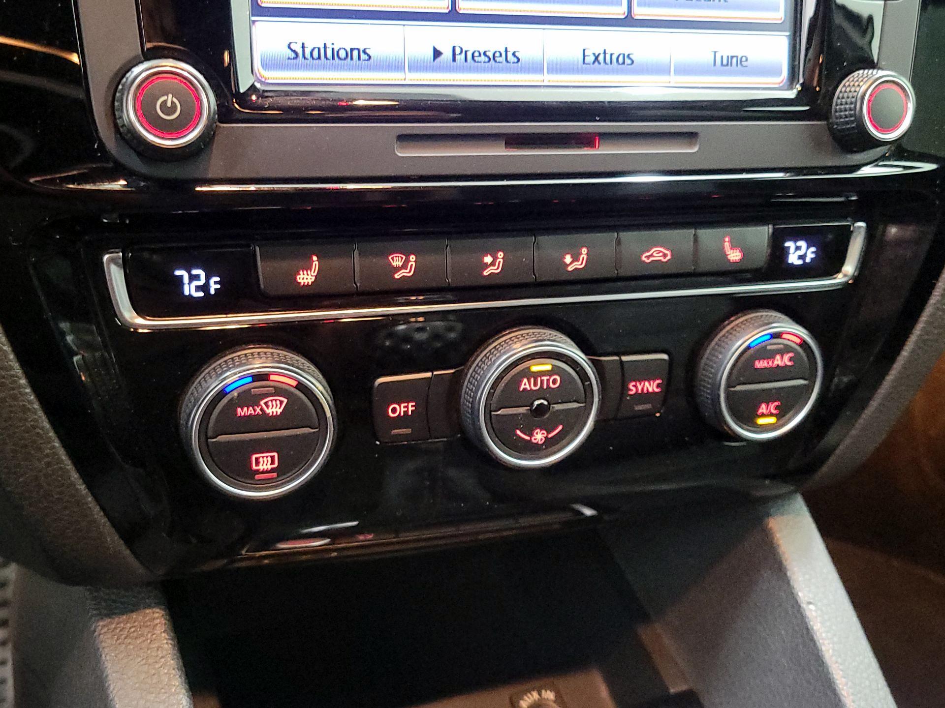 Thumbnail: 2015 Volkswagen Jetta - 16