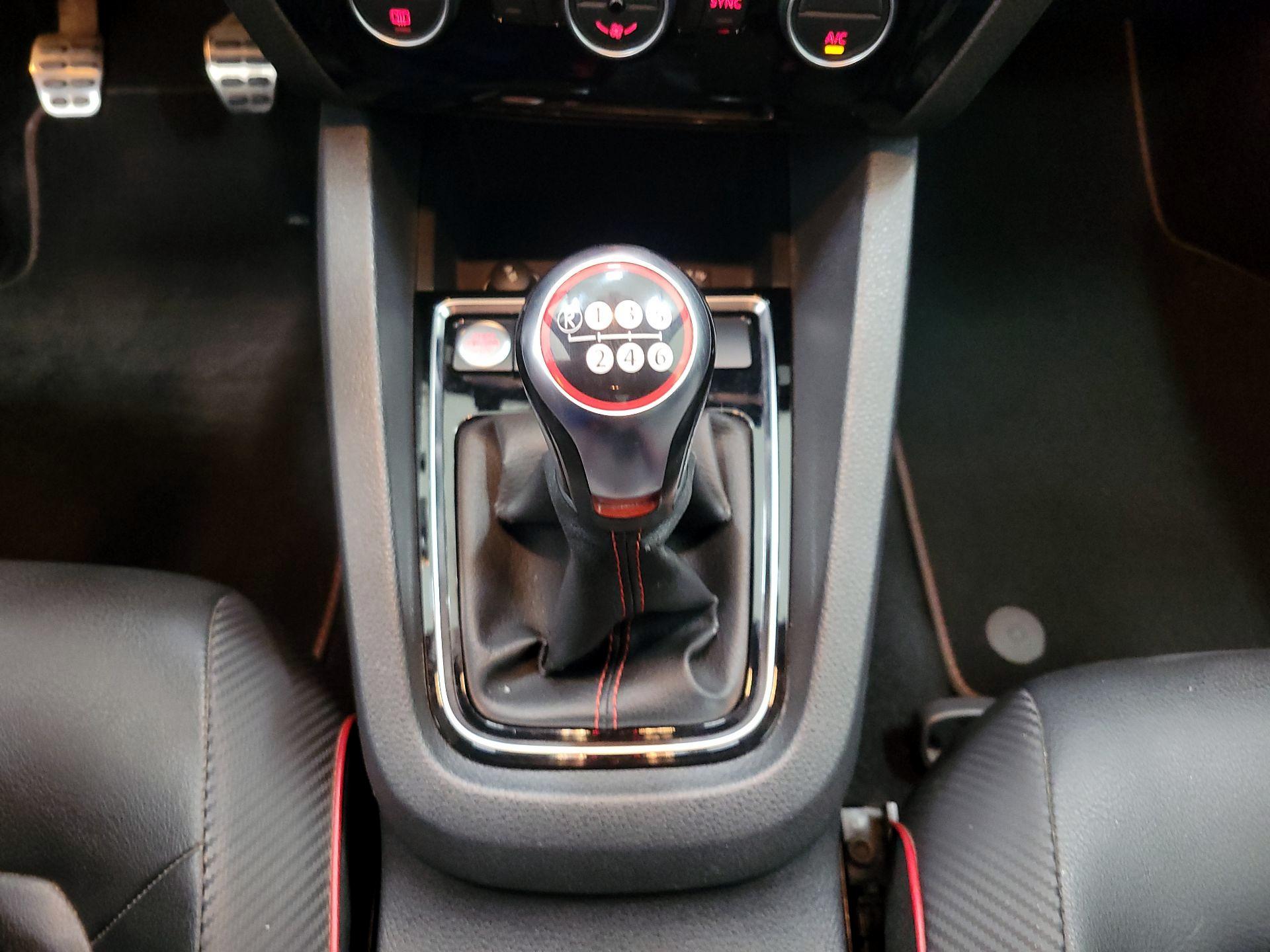 Thumbnail: 2015 Volkswagen Jetta - 17