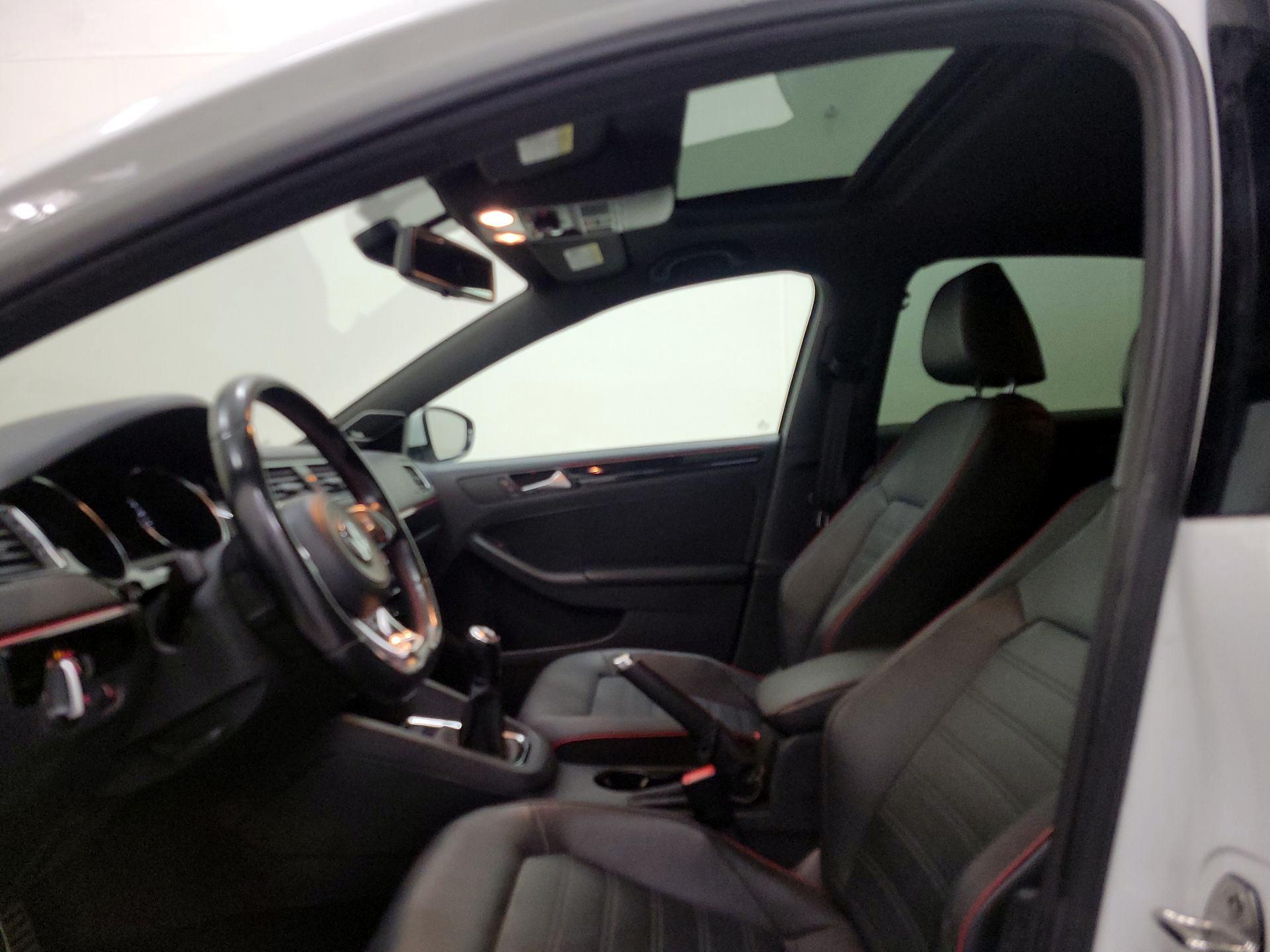 Thumbnail: 2015 Volkswagen Jetta - 19