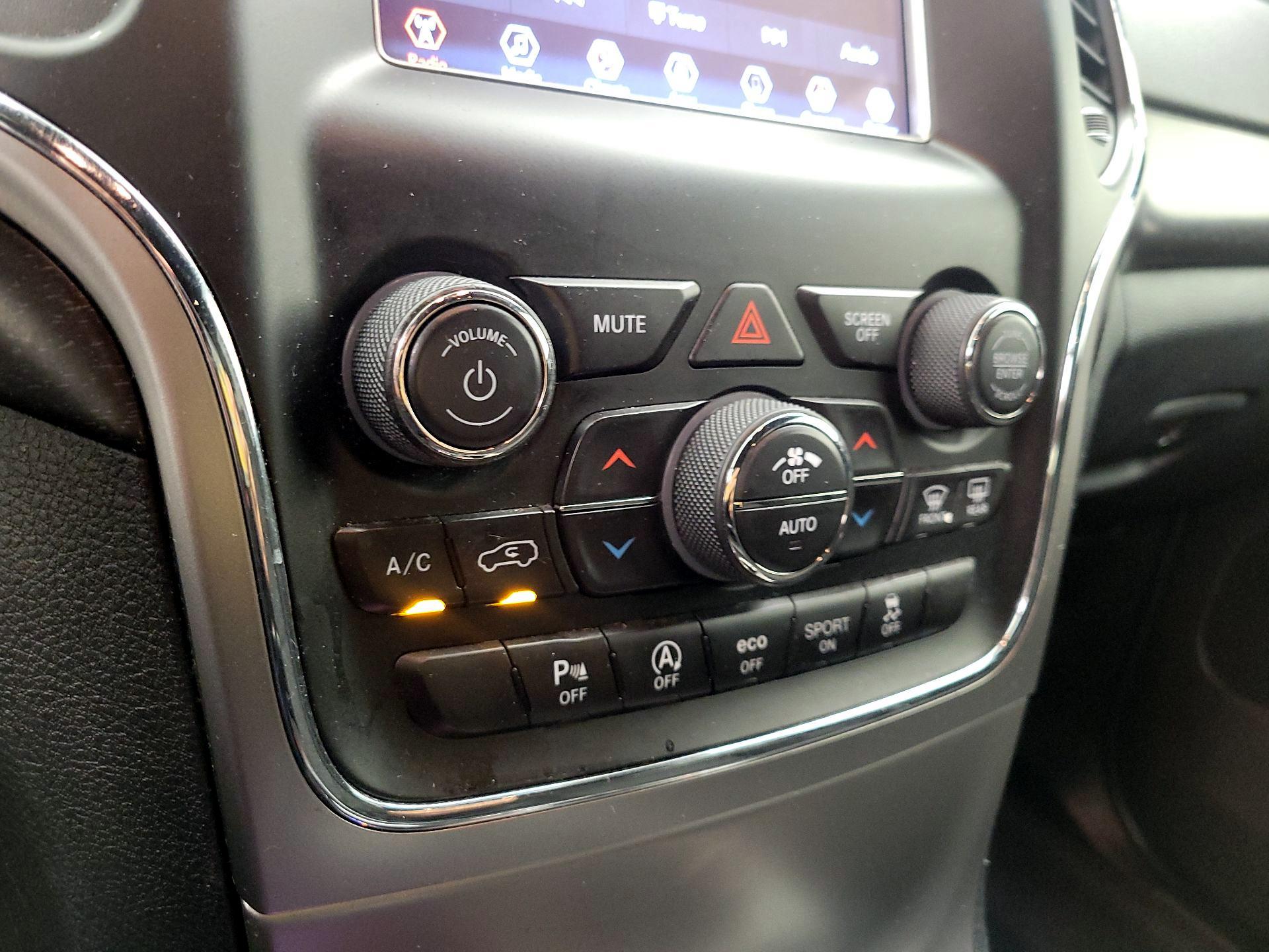 Thumbnail: 2018 Jeep Grand Cherokee - 17