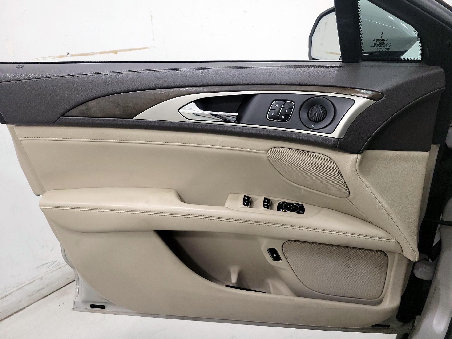 Thumbnail: 2019 Lincoln MKZ - 12