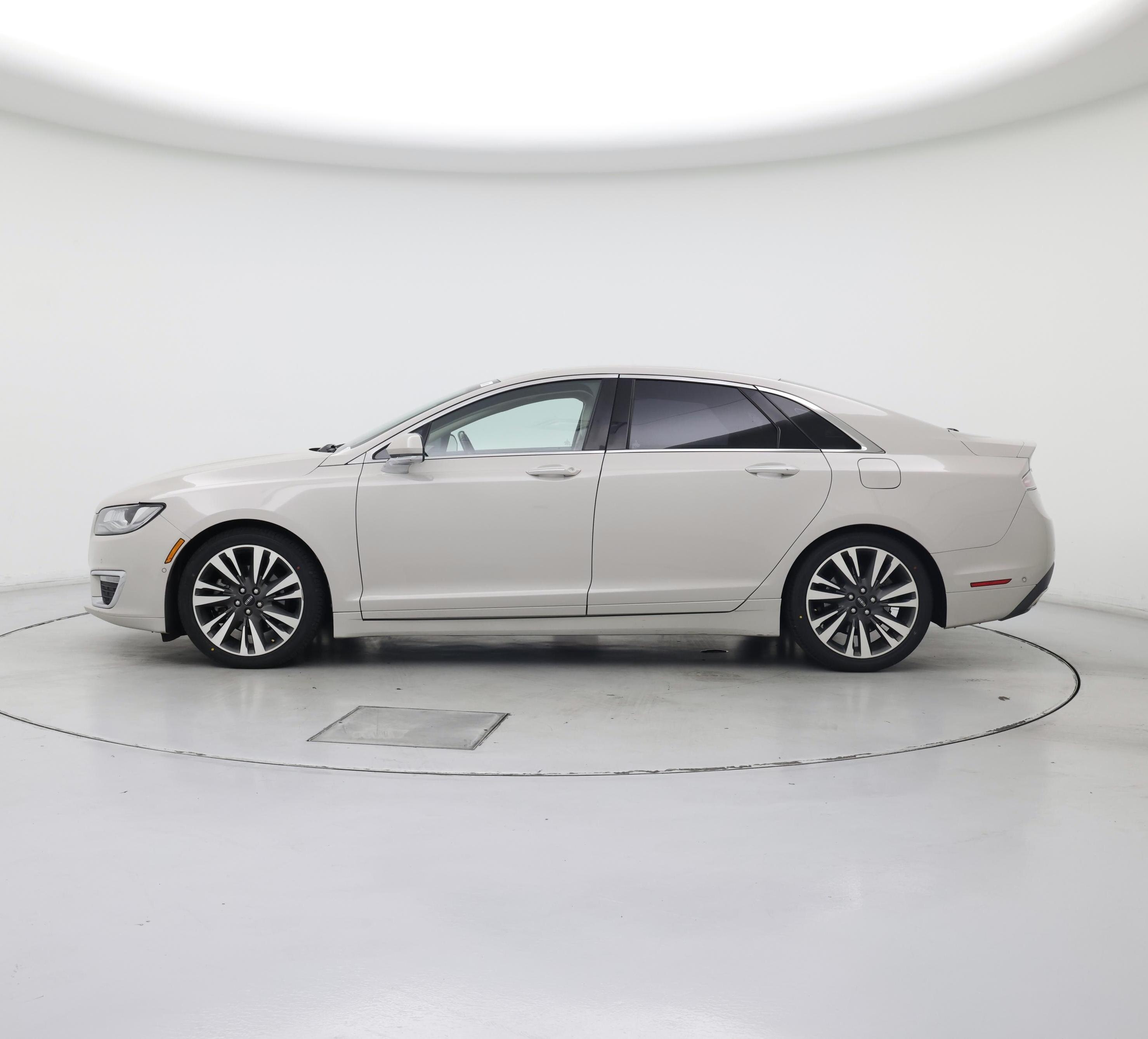 Thumbnail: 2019 Lincoln MKZ - 3
