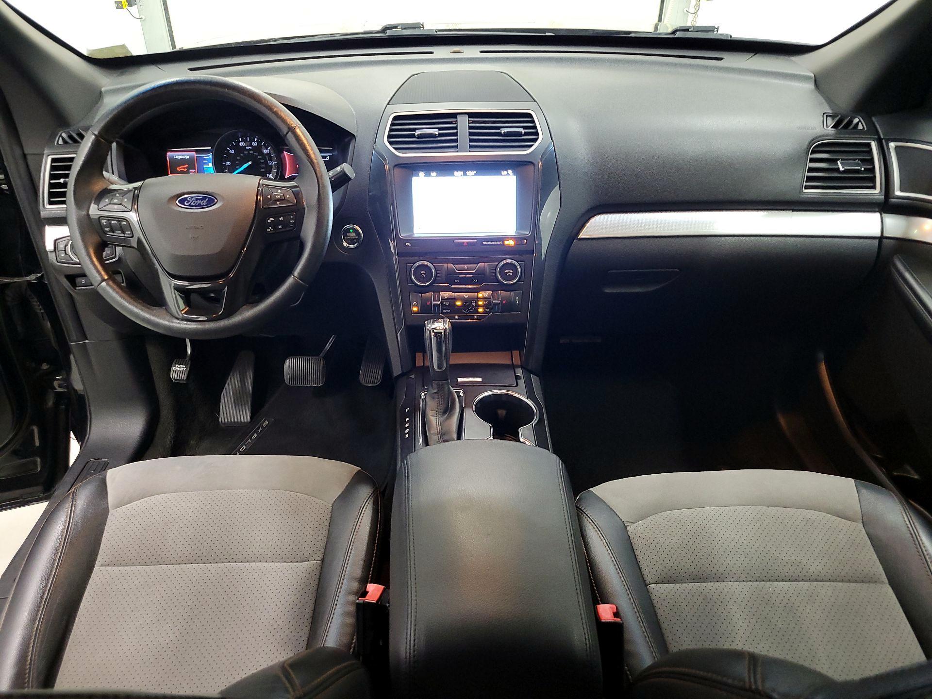 Thumbnail: 2017 Ford Explorer - 9