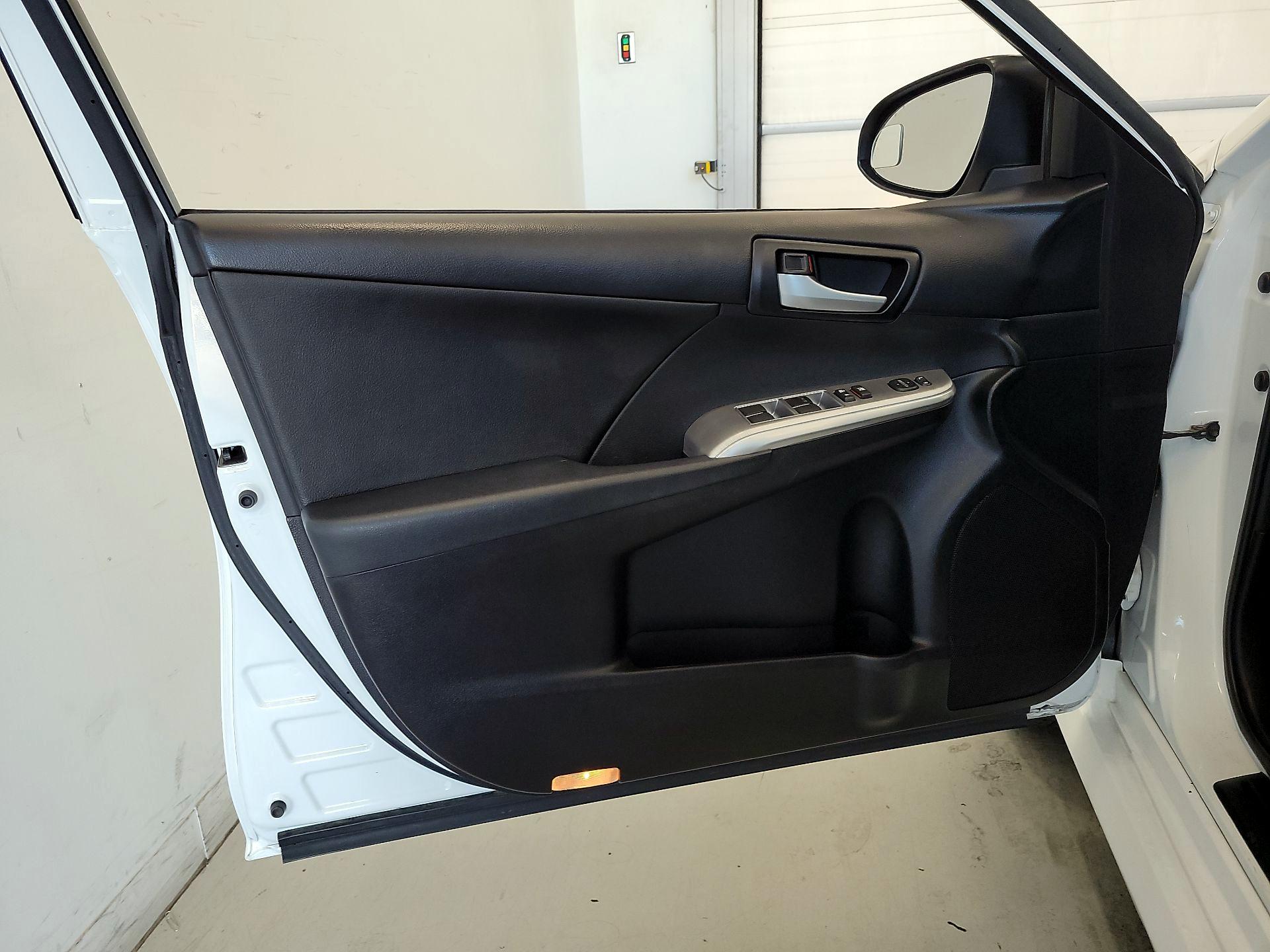 Thumbnail: 2014 Toyota Camry - 12