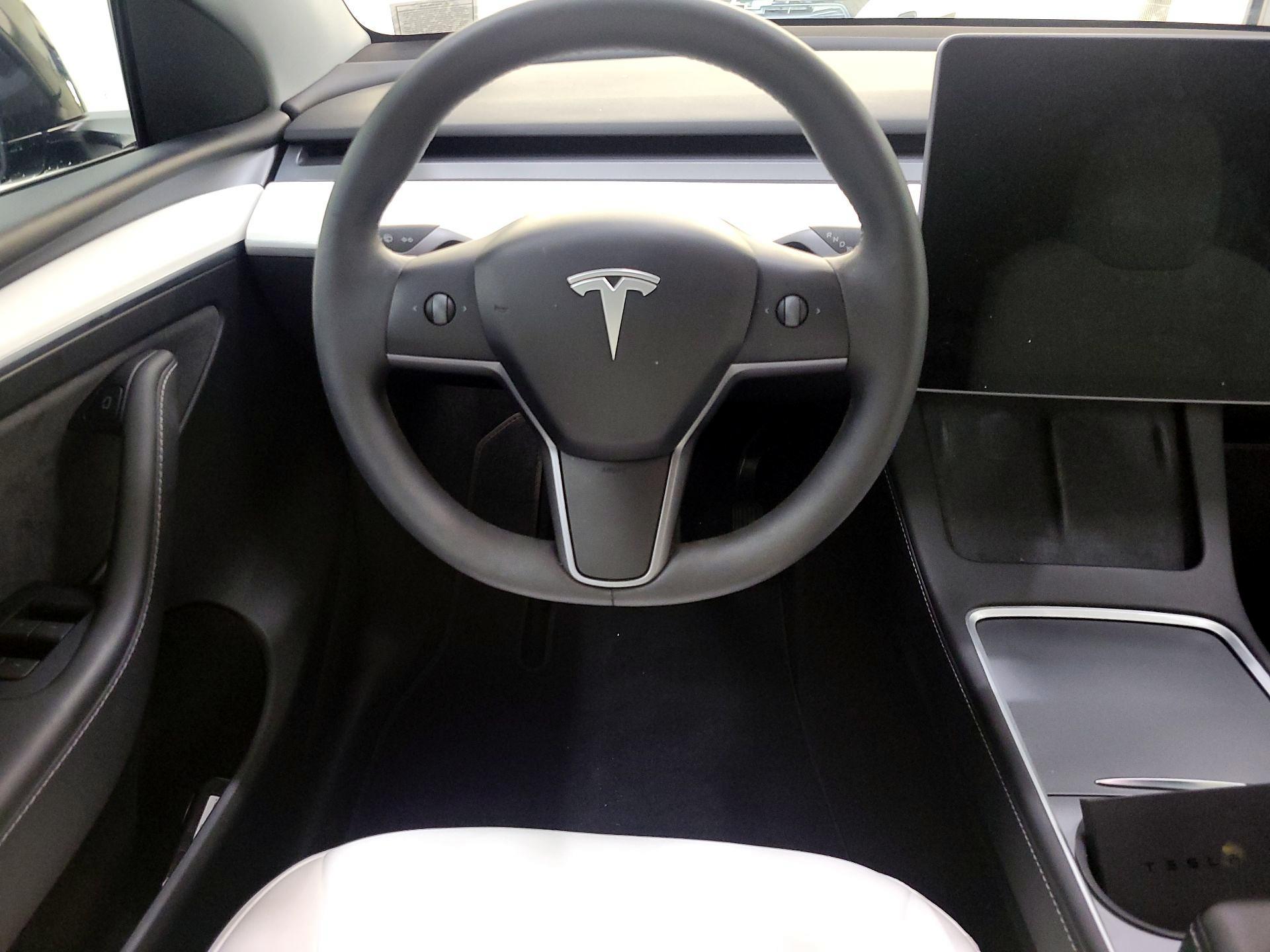 Thumbnail: 2024 Tesla Model Y - 10