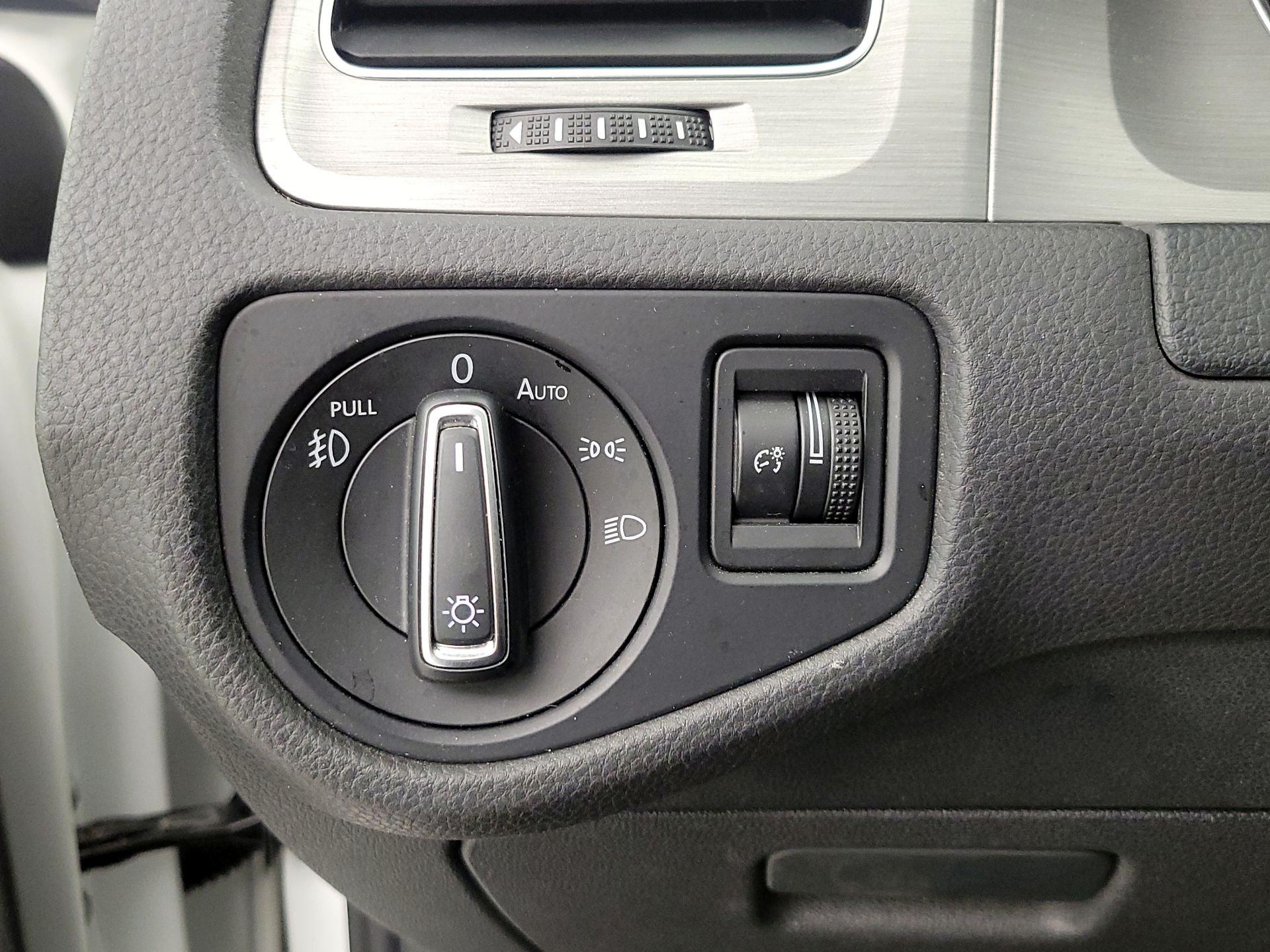 Thumbnail: 2015 Volkswagen Golf - 13