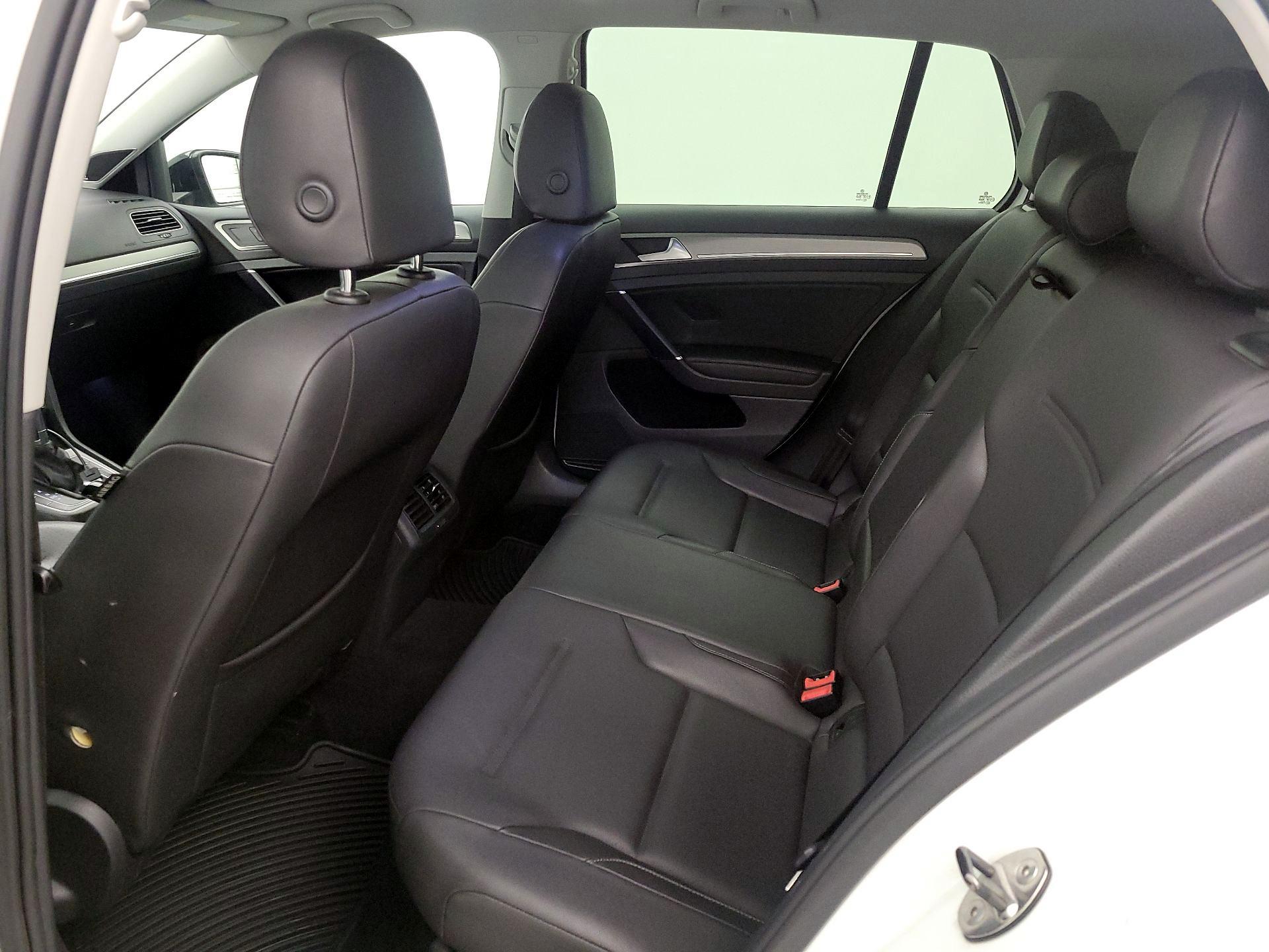 Thumbnail: 2015 Volkswagen Golf - 20