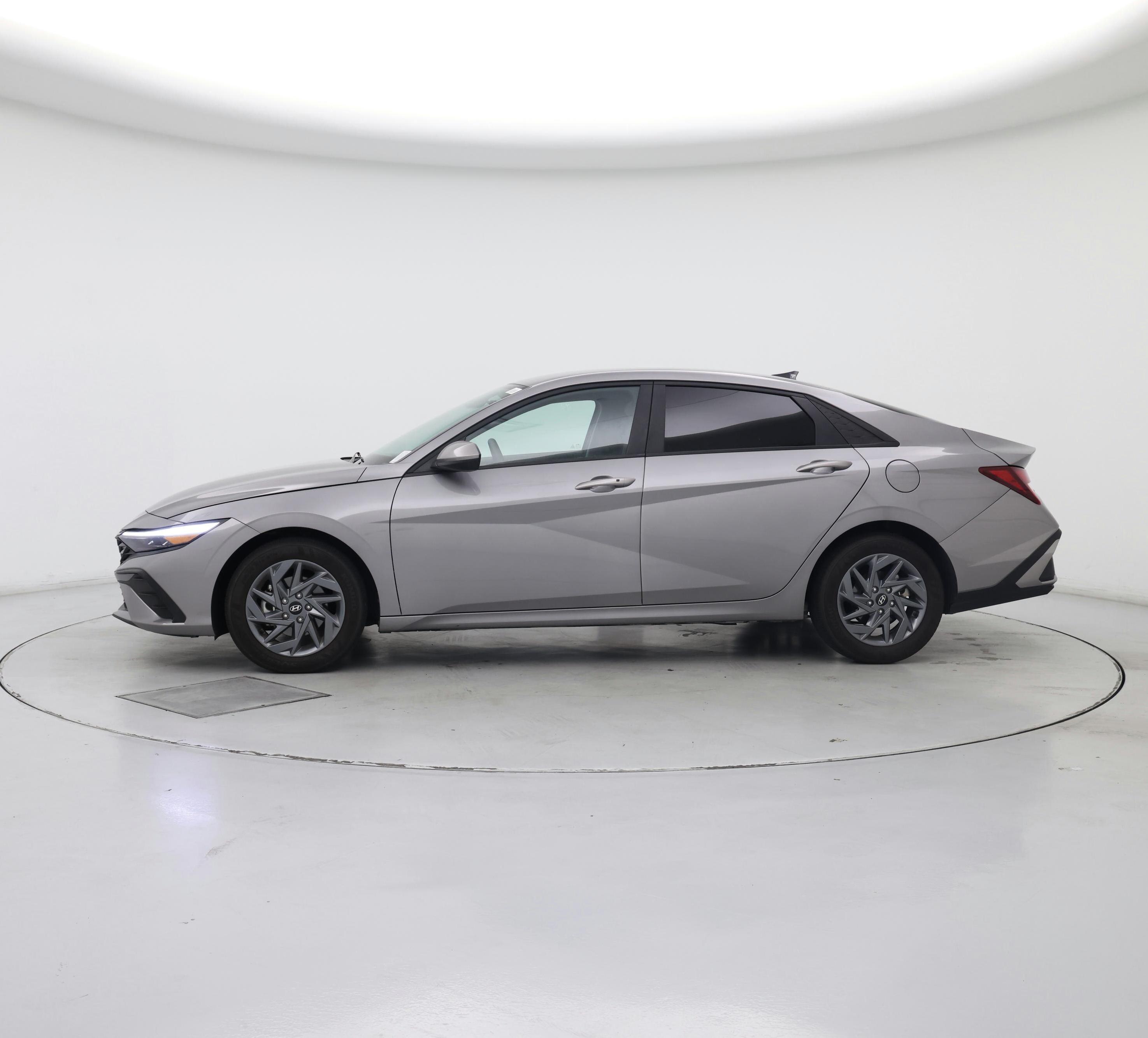 Thumbnail: 2024 Hyundai Elantra - 3