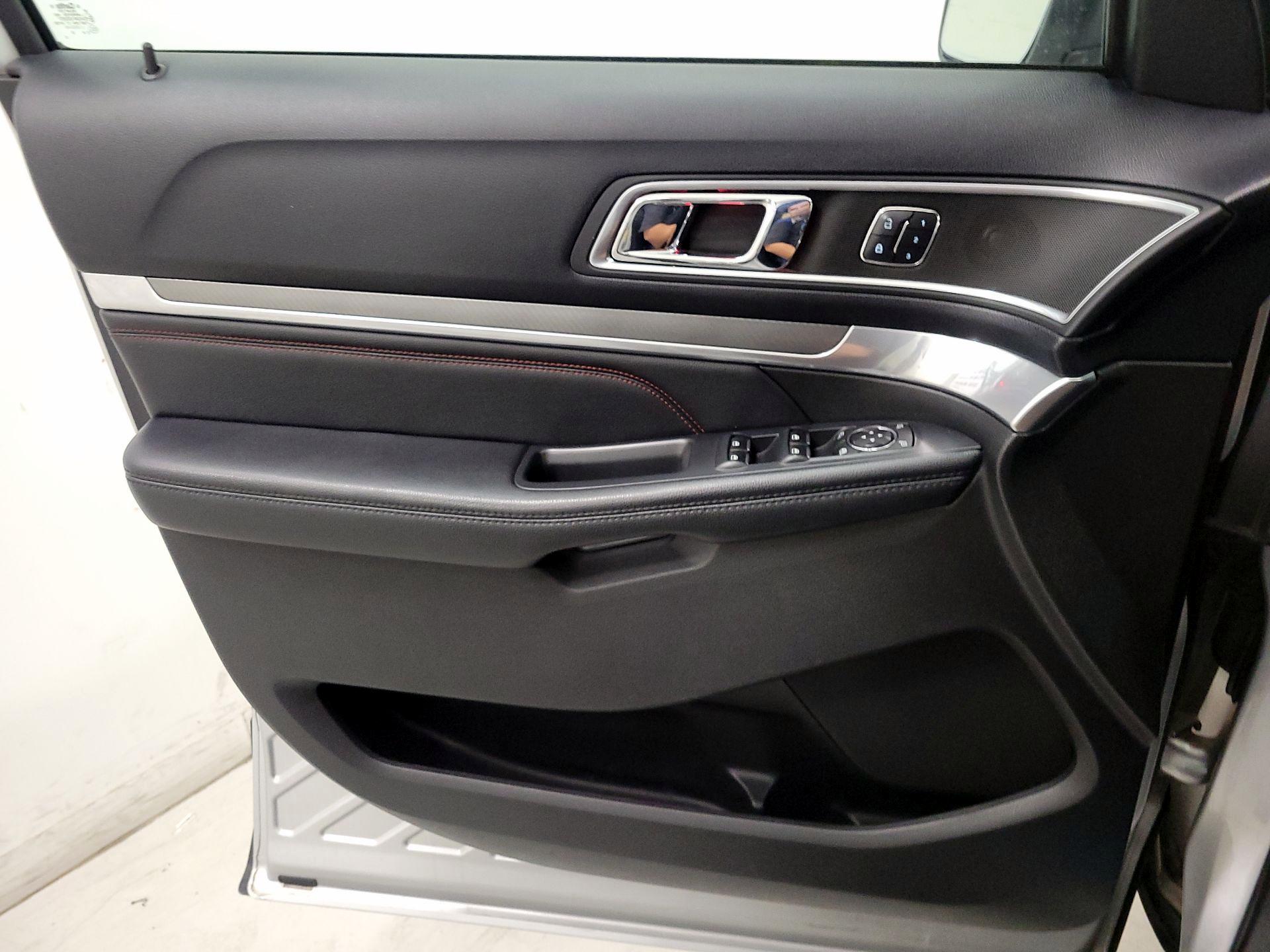 Thumbnail: 2016 Ford Explorer - 12