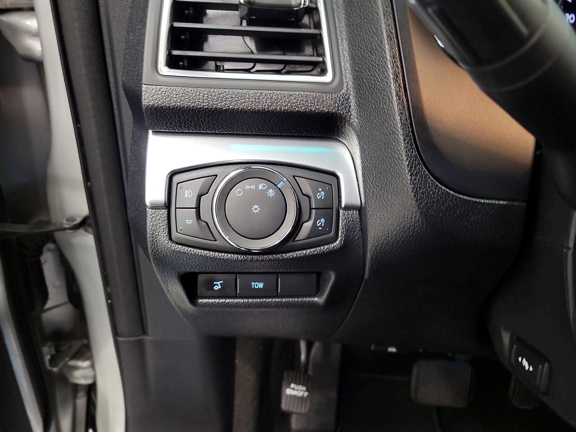 Thumbnail: 2016 Ford Explorer - 13