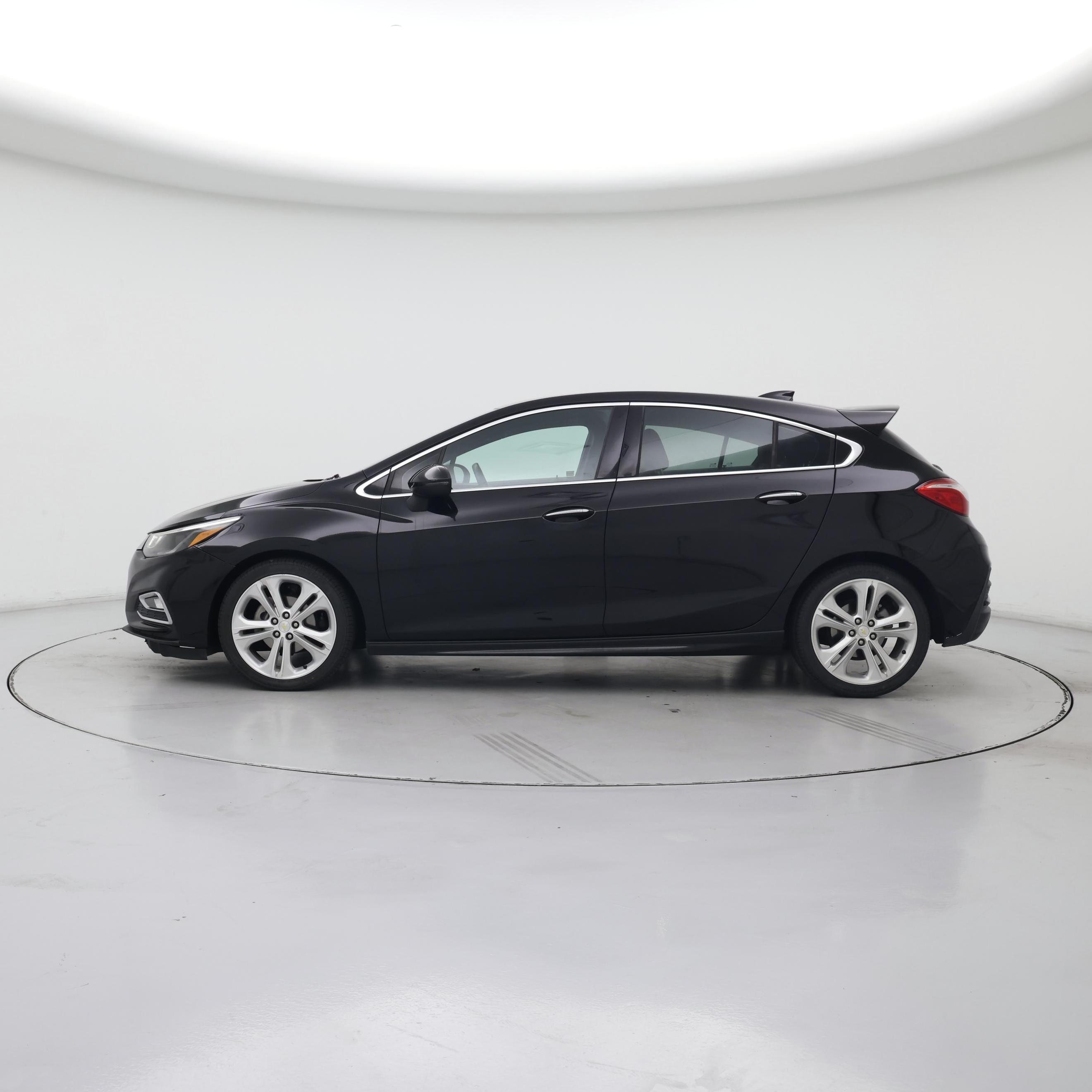 Thumbnail: 2017 Chevrolet Cruze - 3