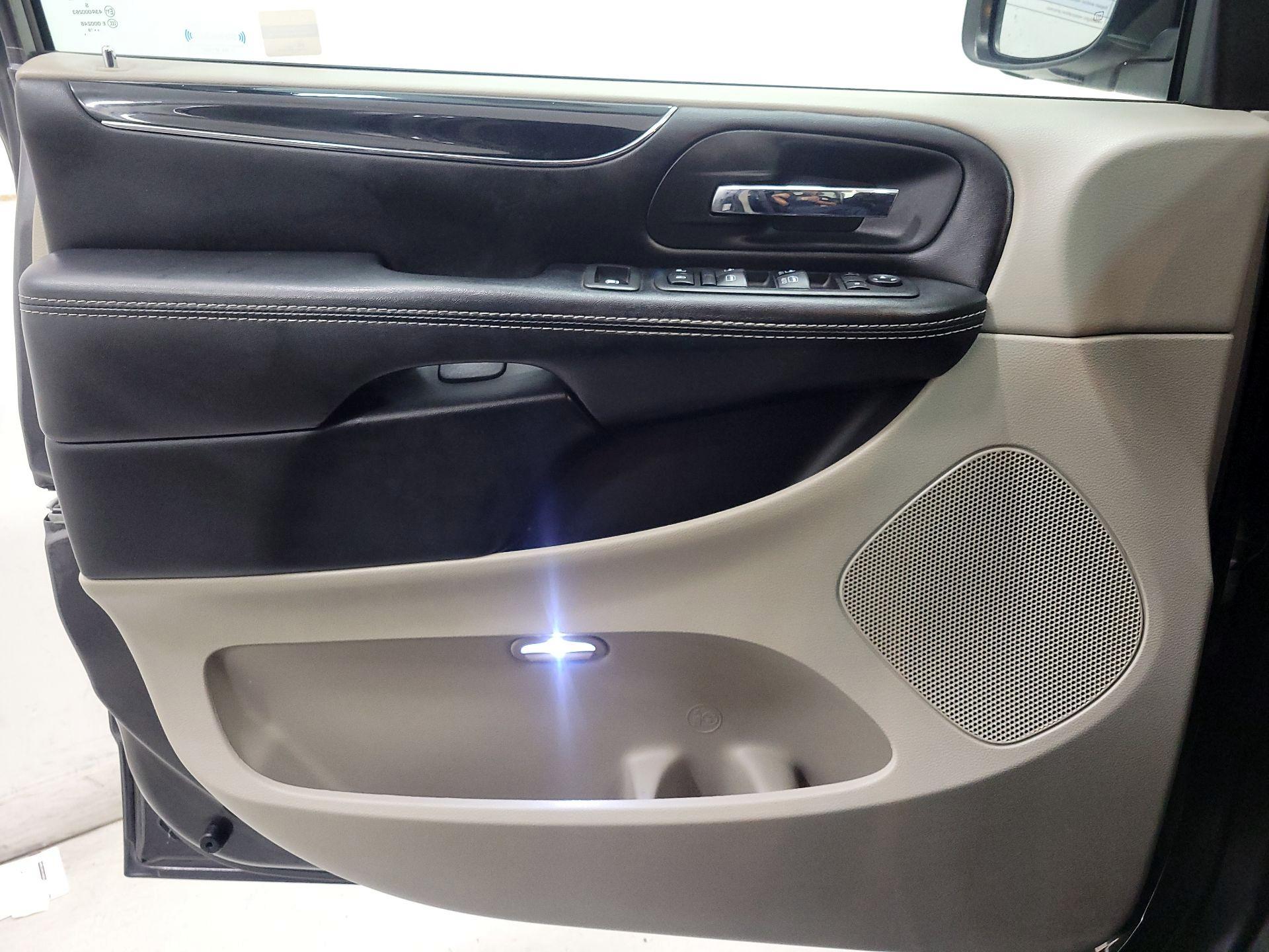 Thumbnail: 2019 Dodge Grand Caravan - 12