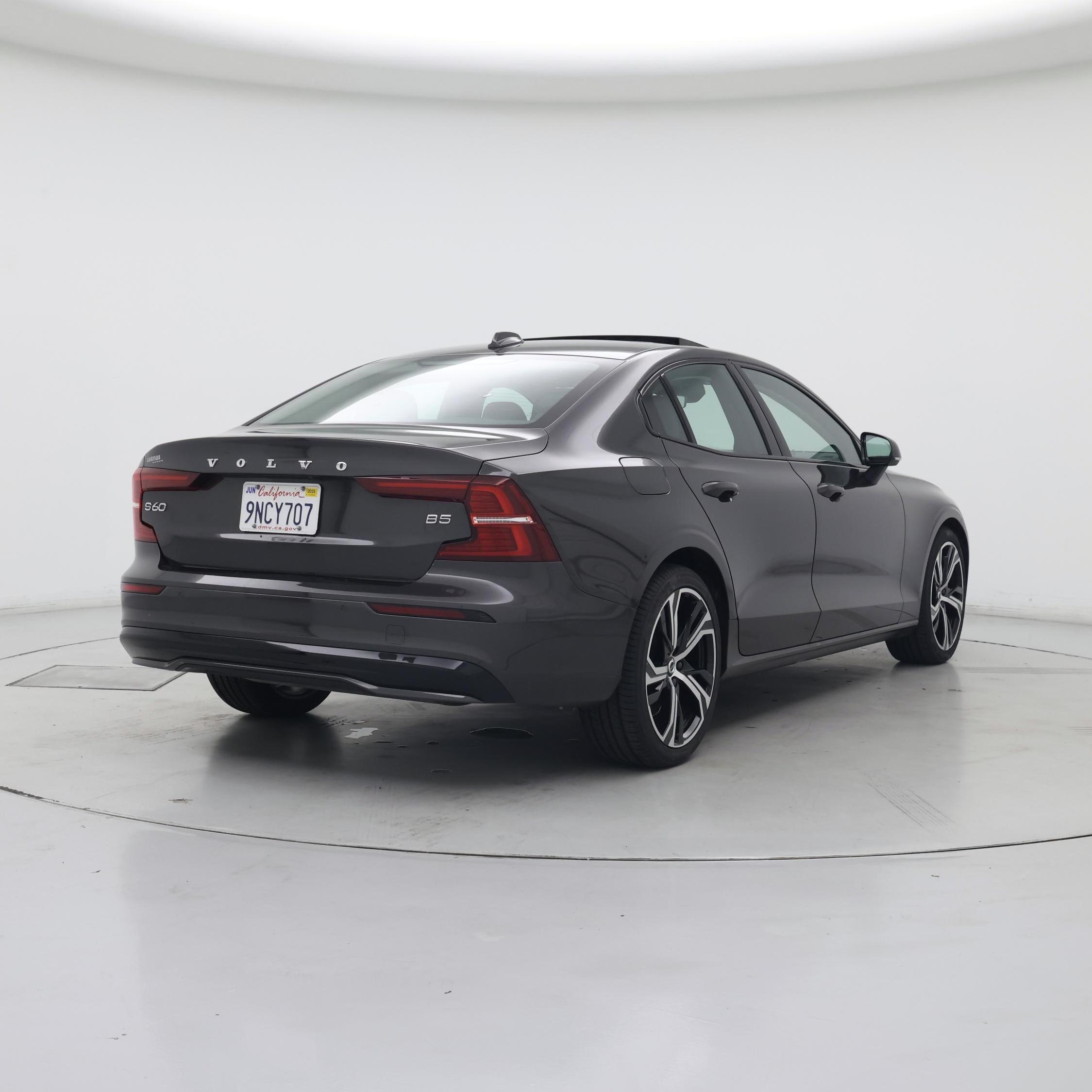 Thumbnail: 2024 Volvo S60 - 8