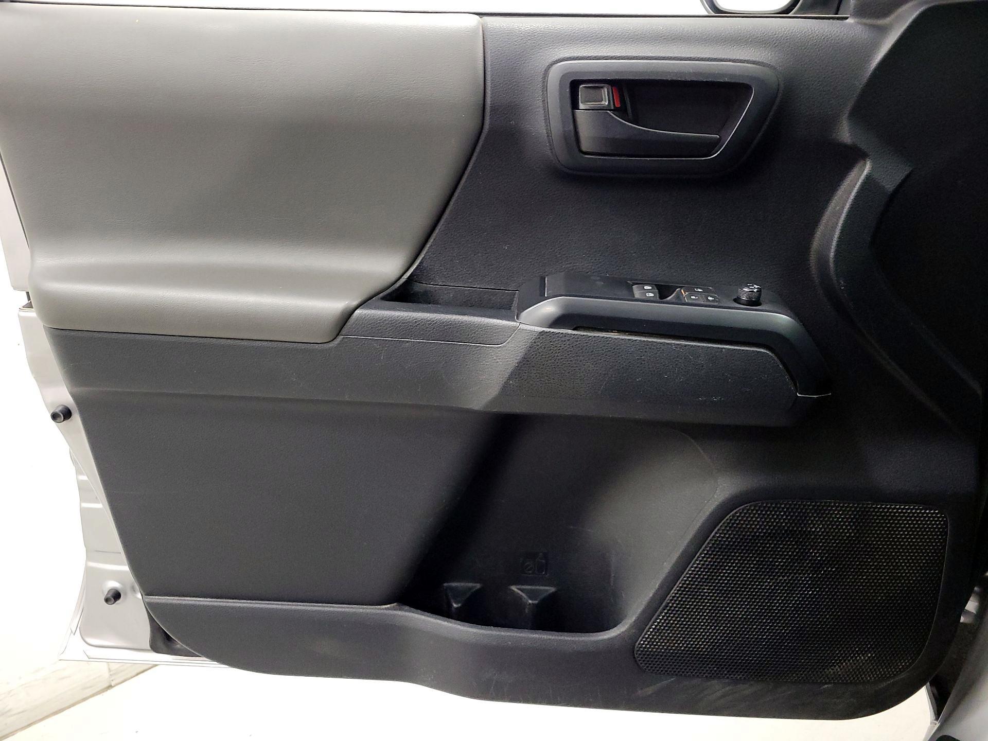 Thumbnail: 2020 Toyota Tacoma - 12