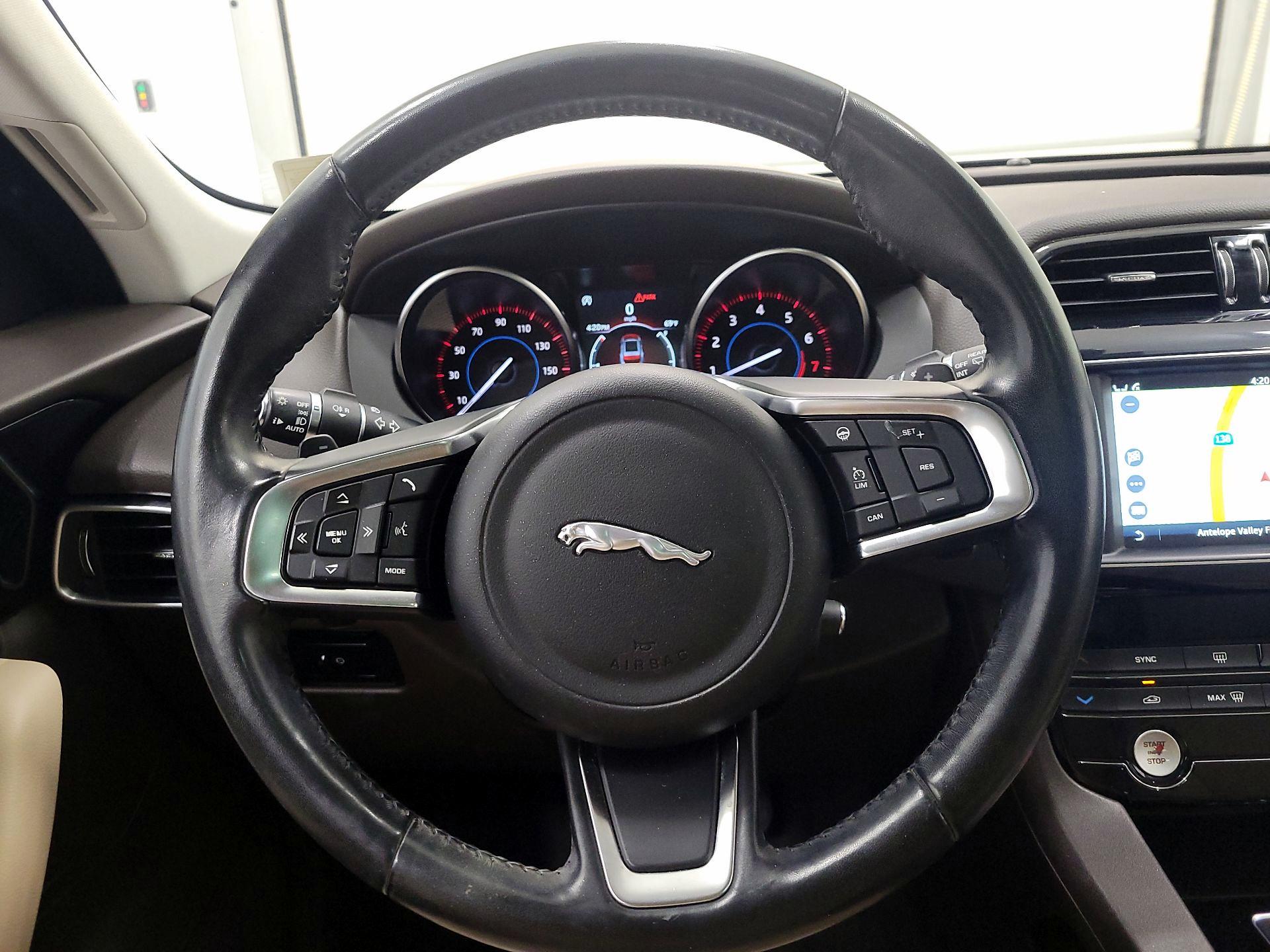 Thumbnail: 2018 Jaguar F-Pace - 10