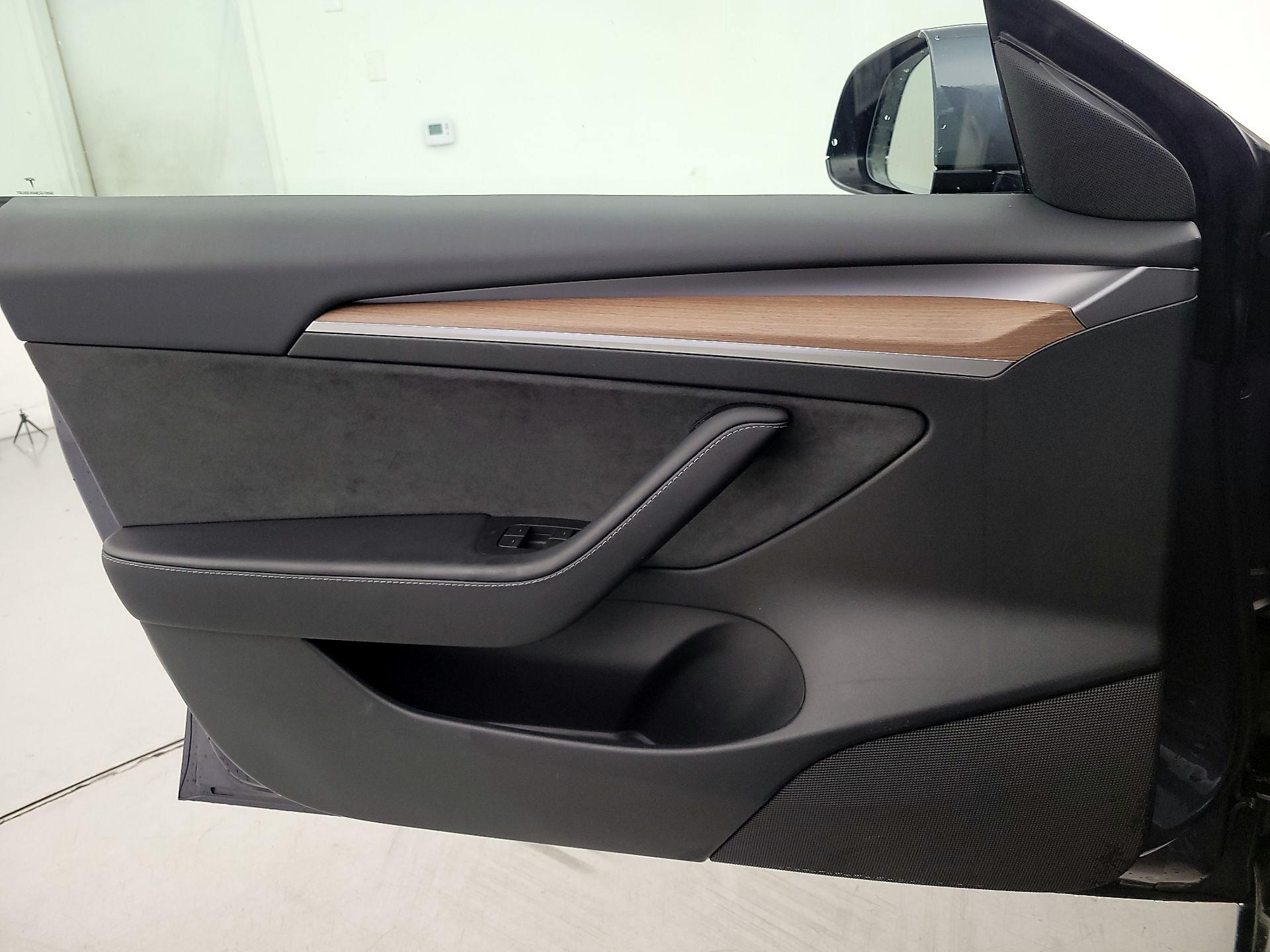 Thumbnail: 2023 Tesla Model 3 - 12