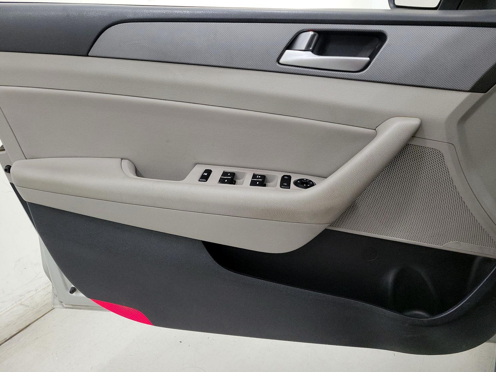 Thumbnail: 2016 Hyundai Sonata - 12