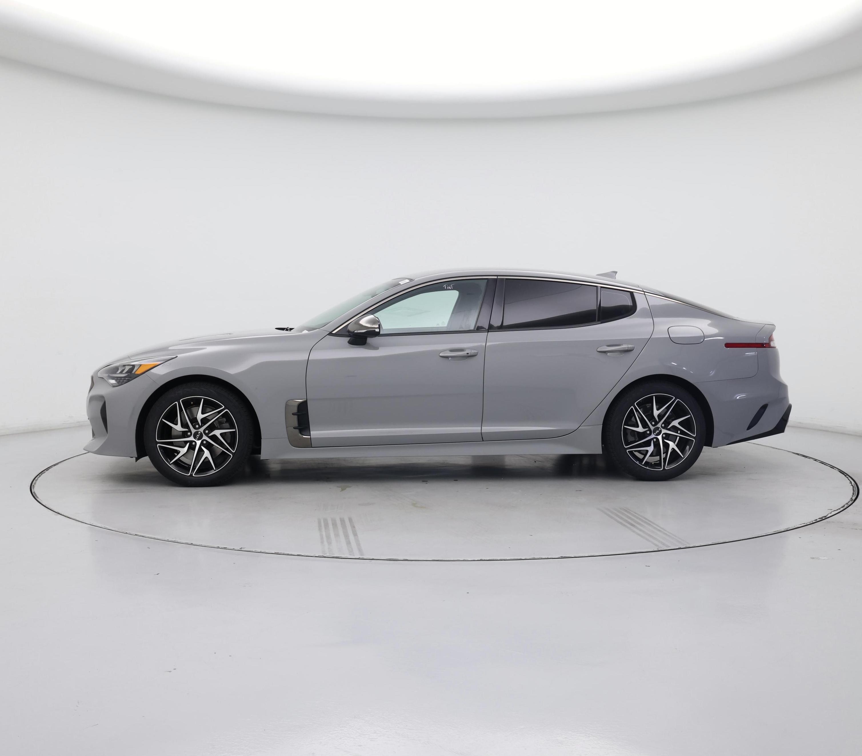 Thumbnail: 2022 Kia Stinger - 3
