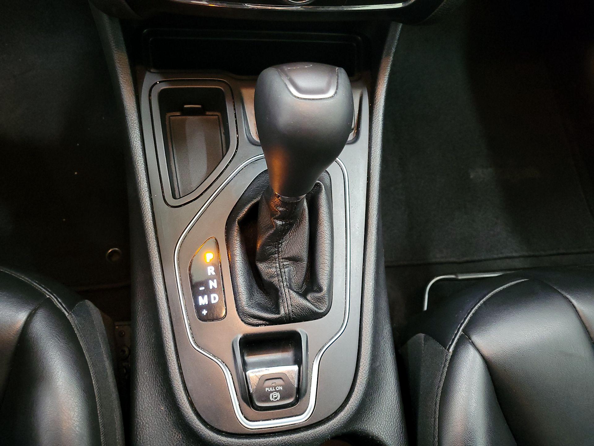 Thumbnail: 2019 Jeep Cherokee - 17