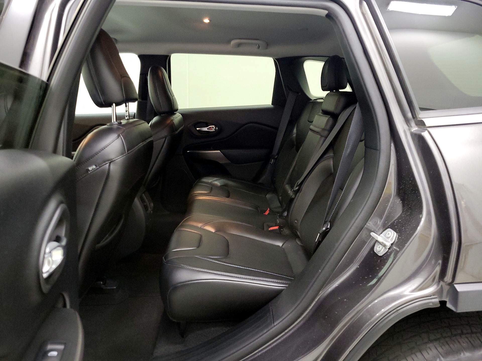Thumbnail: 2019 Jeep Cherokee - 19