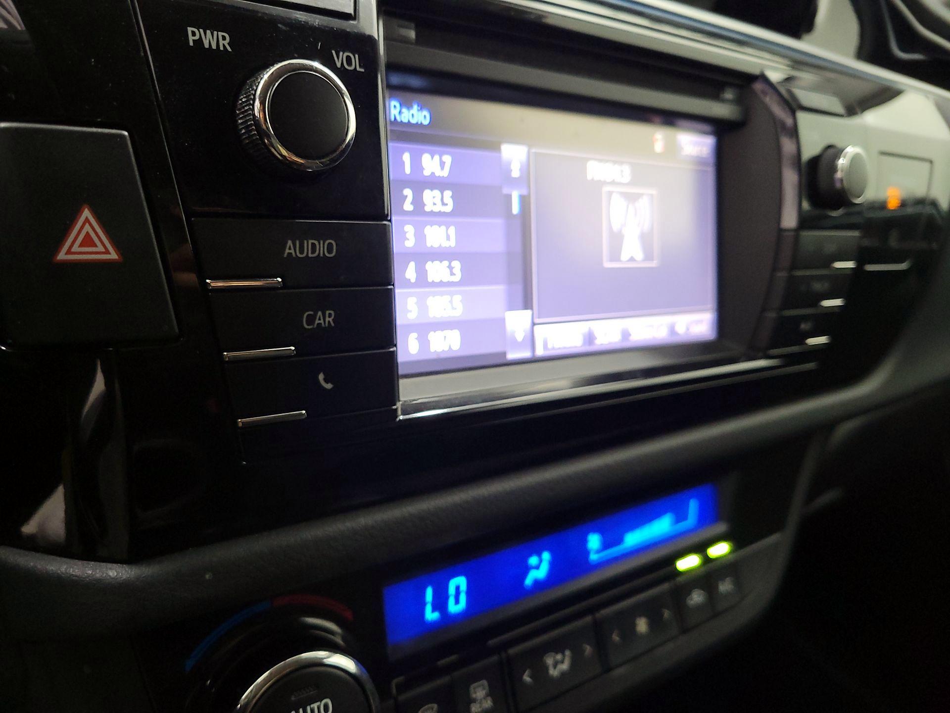 Thumbnail: 2015 Toyota Corolla - 15