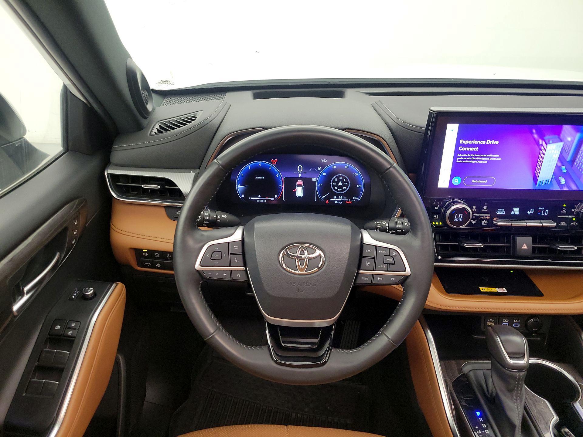 Thumbnail: 2023 Toyota Highlander - 10