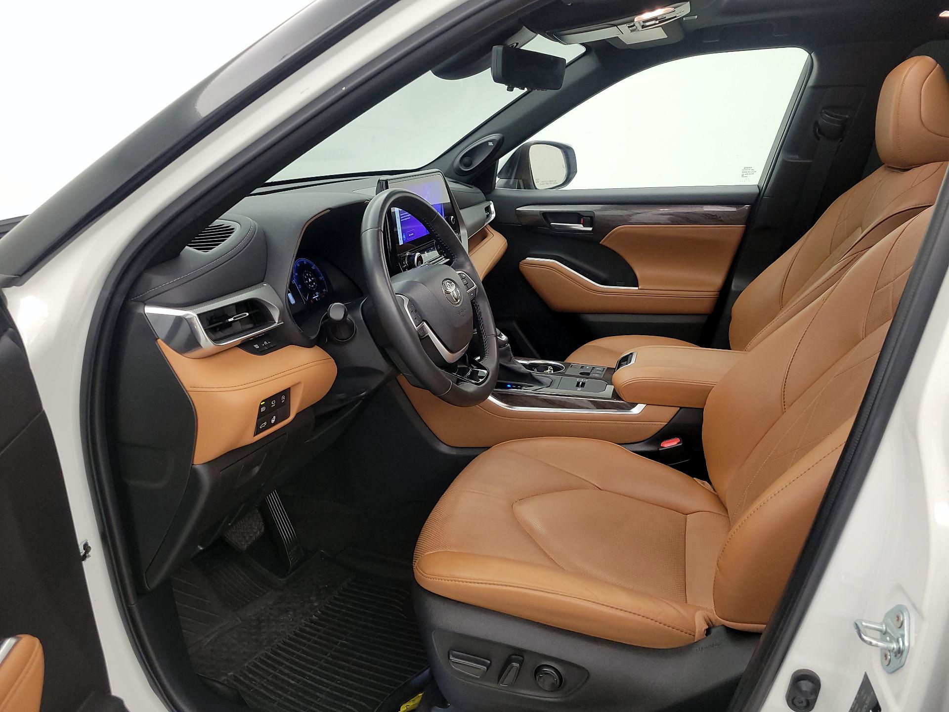 Thumbnail: 2023 Toyota Highlander - 11