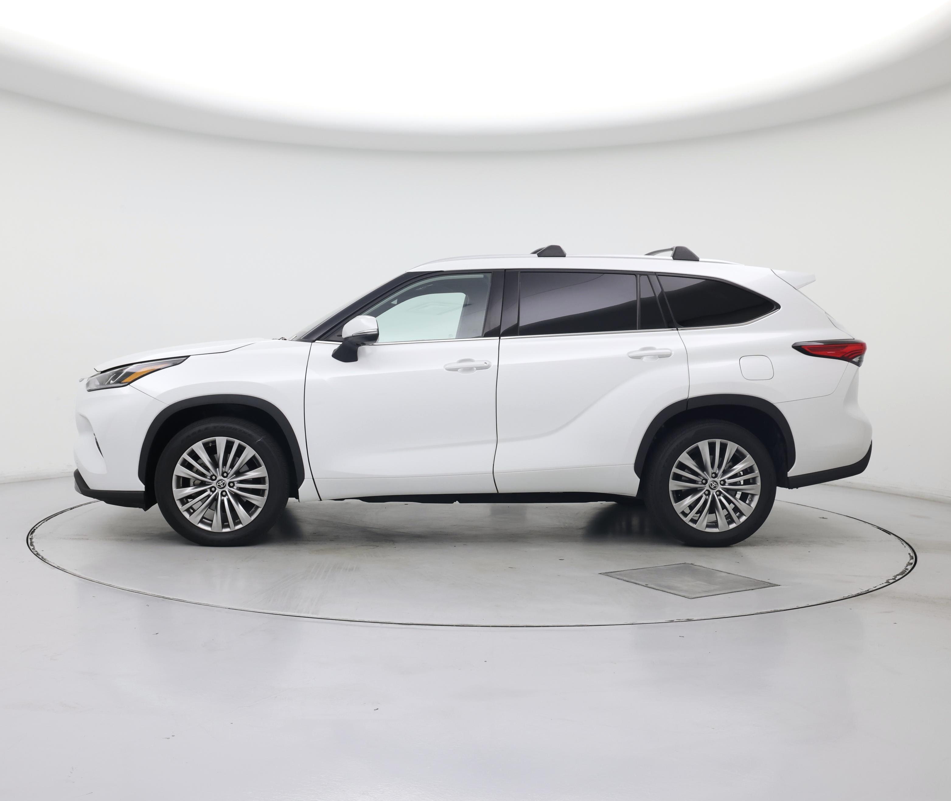 Thumbnail: 2023 Toyota Highlander - 3