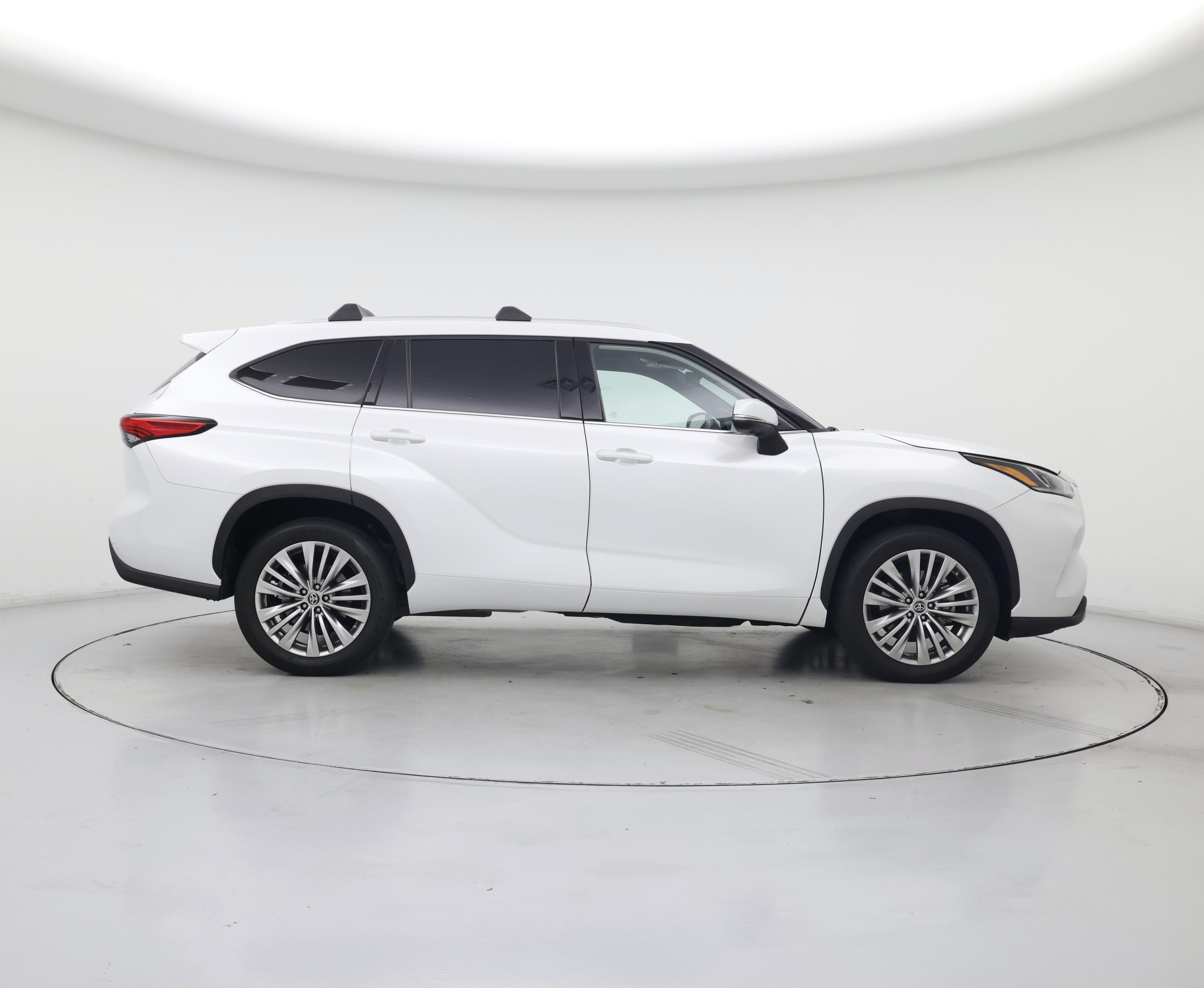 Thumbnail: 2023 Toyota Highlander - 7
