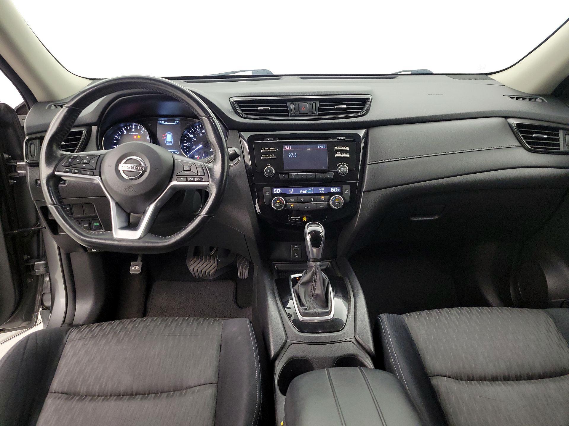 Thumbnail: 2017 Nissan Rogue - 9