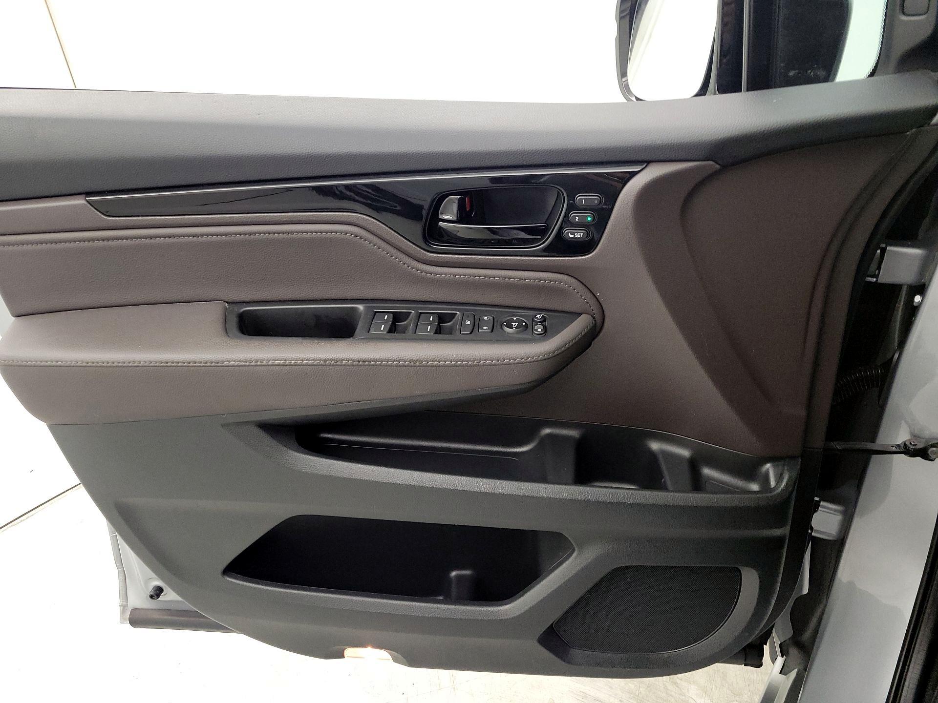 Thumbnail: 2018 Honda Odyssey - 12