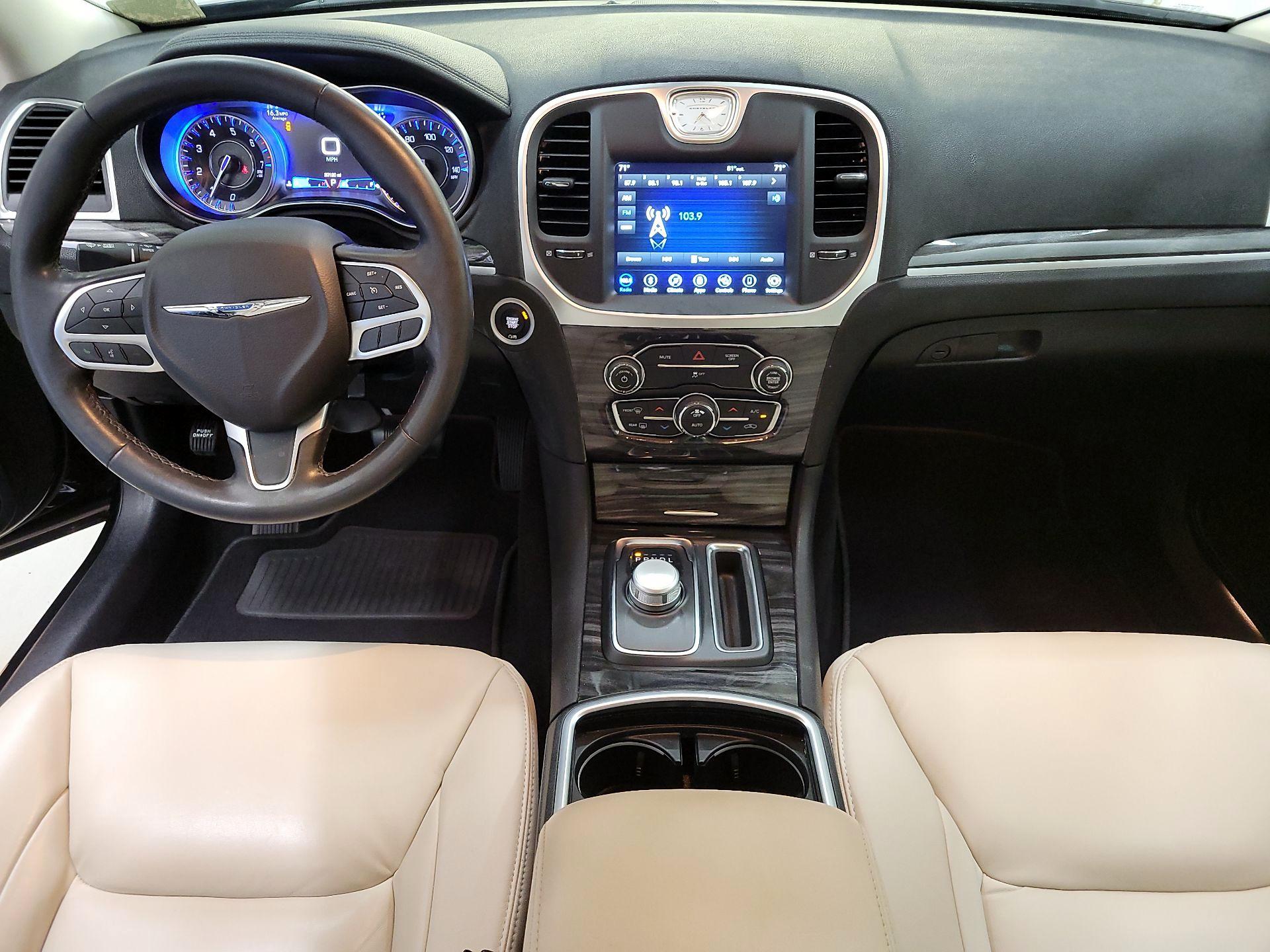 Thumbnail: 2019 Chrysler 300 - 9