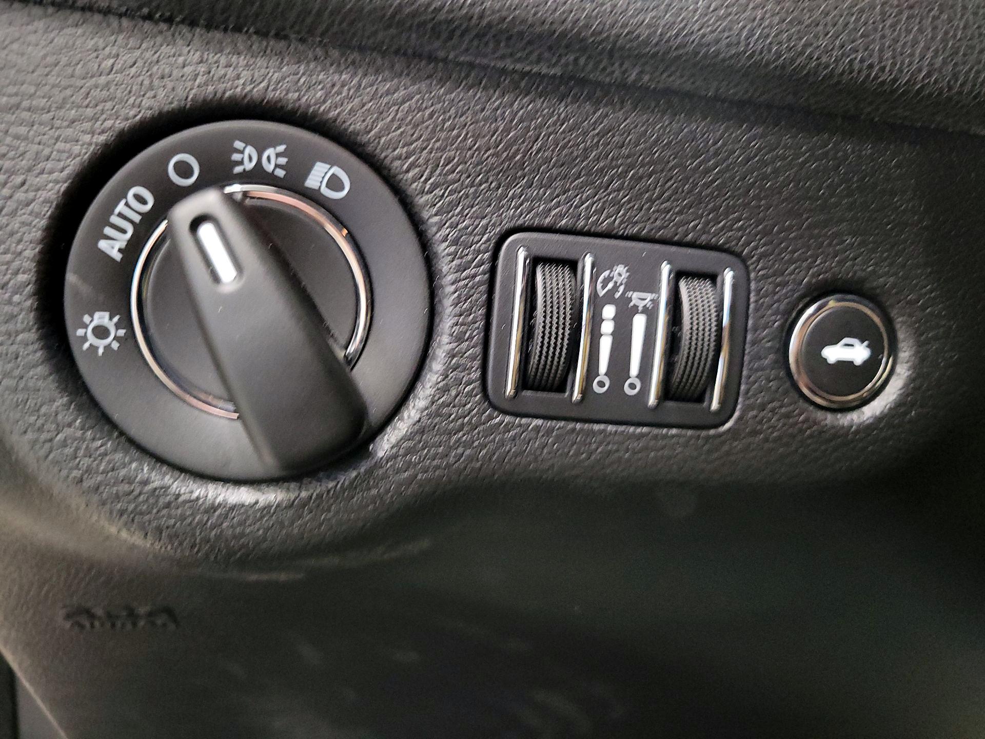 Thumbnail: 2019 Chrysler 300 - 13