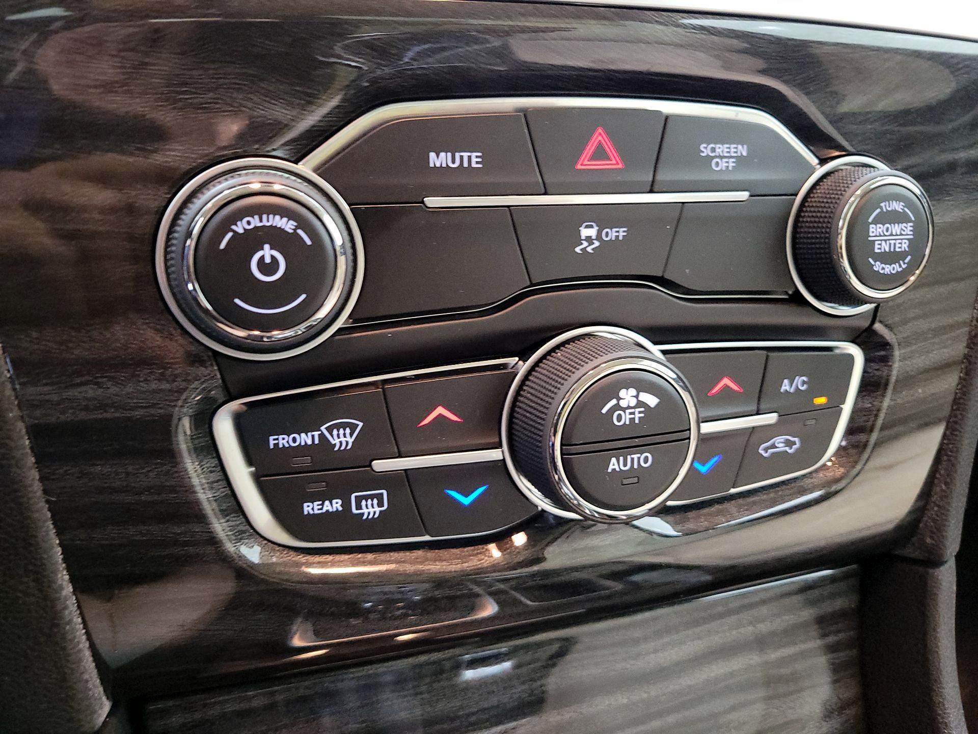 Thumbnail: 2019 Chrysler 300 - 16