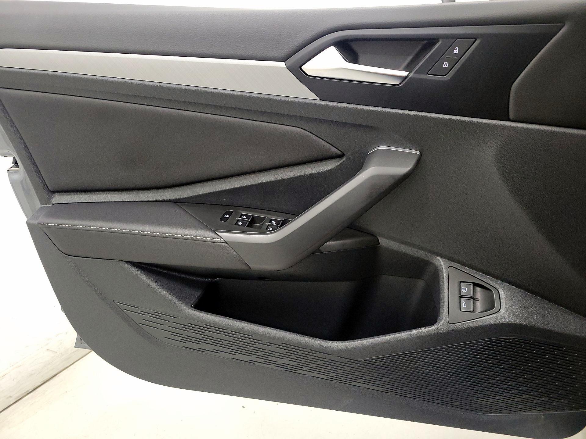 Thumbnail: 2023 Volkswagen Jetta - 12