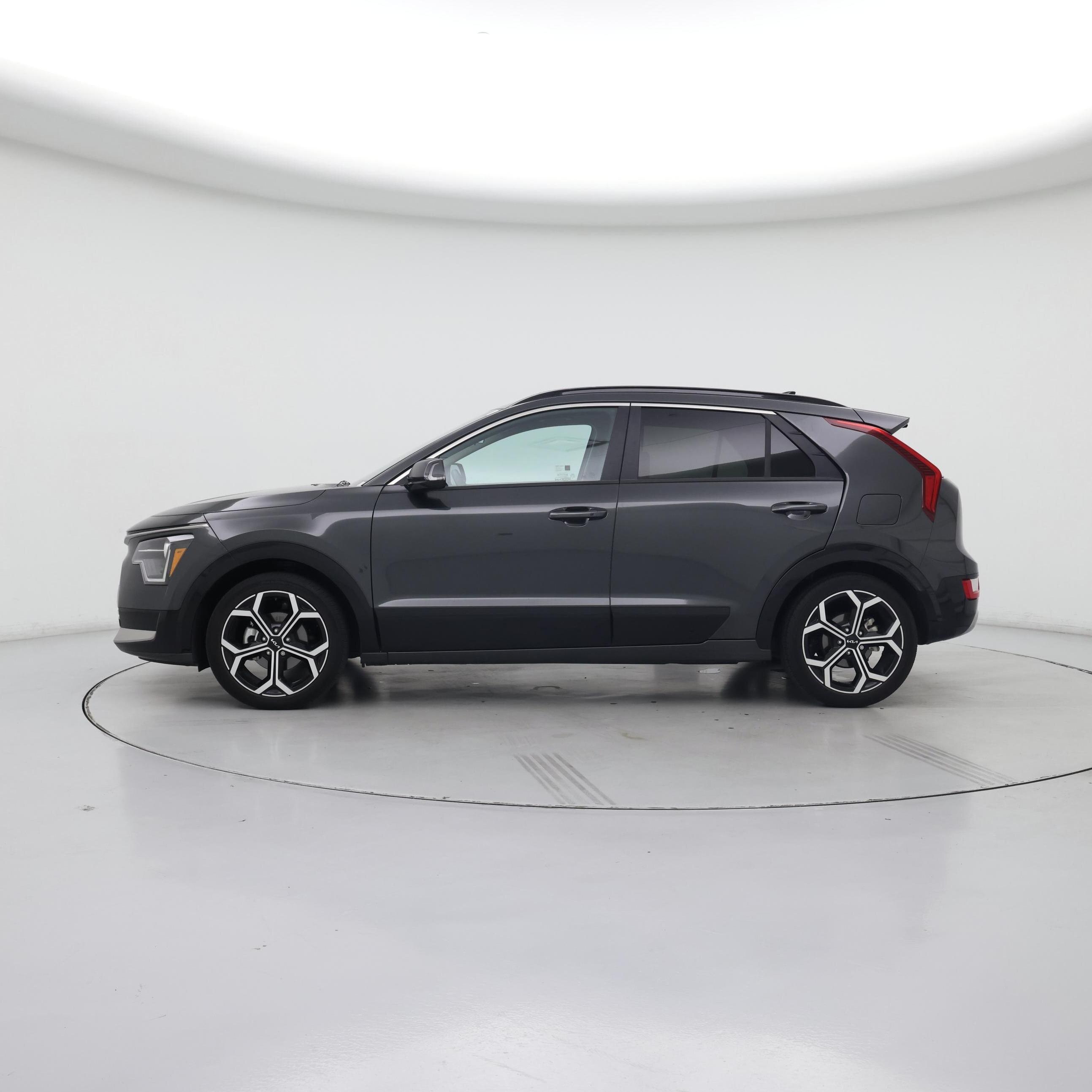 Thumbnail: 2023 Kia Niro - 3