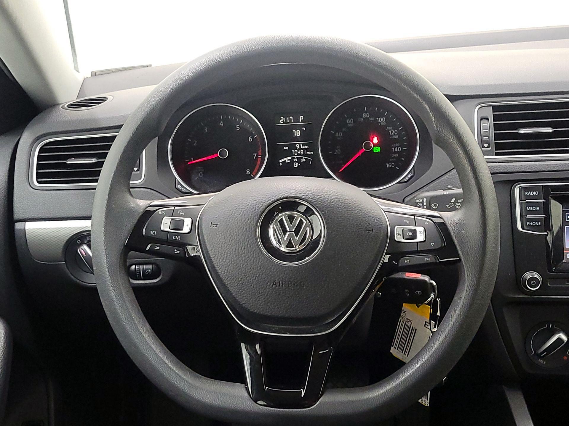 Thumbnail: 2017 Volkswagen Jetta - 10