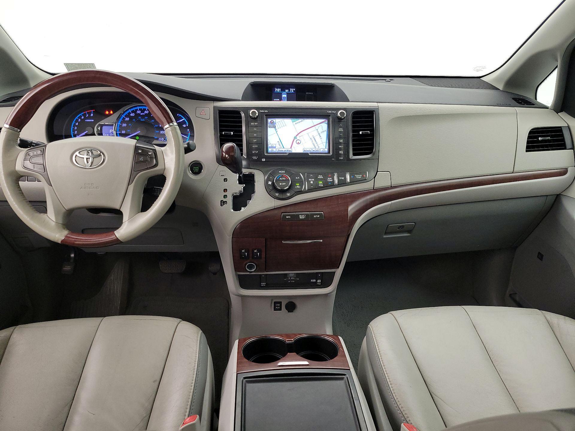 Thumbnail: 2014 Toyota Sienna - 9
