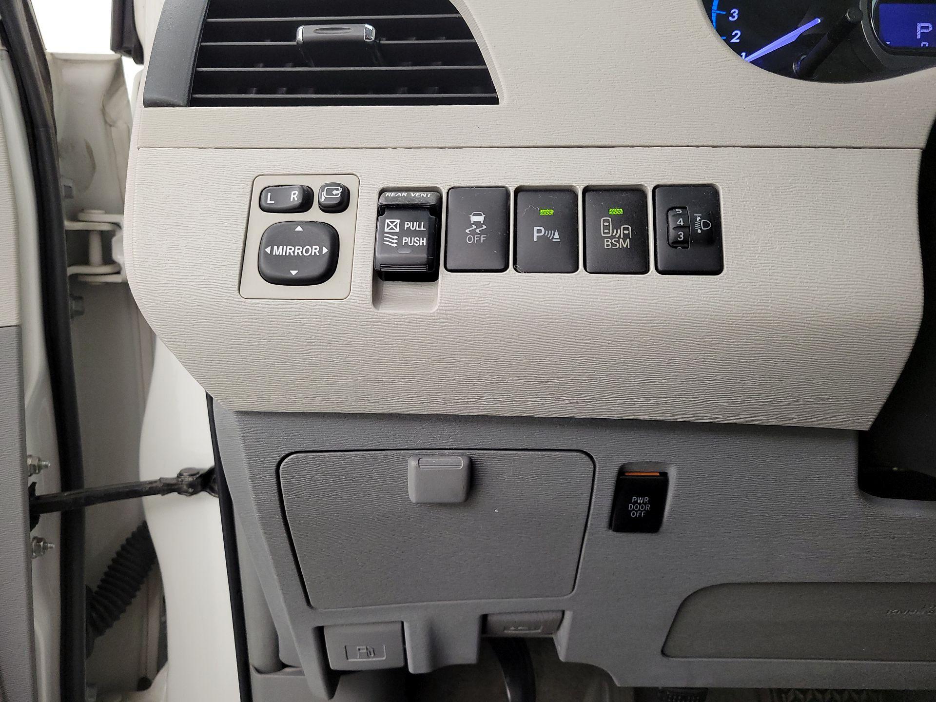 Thumbnail: 2014 Toyota Sienna - 13
