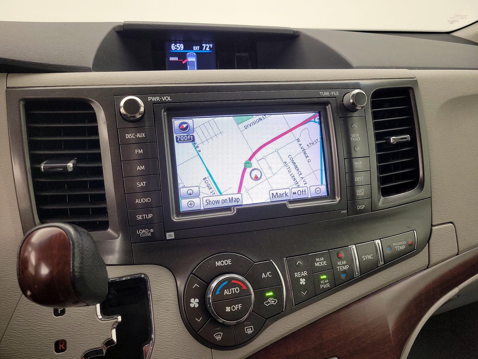 Thumbnail: 2014 Toyota Sienna - 16