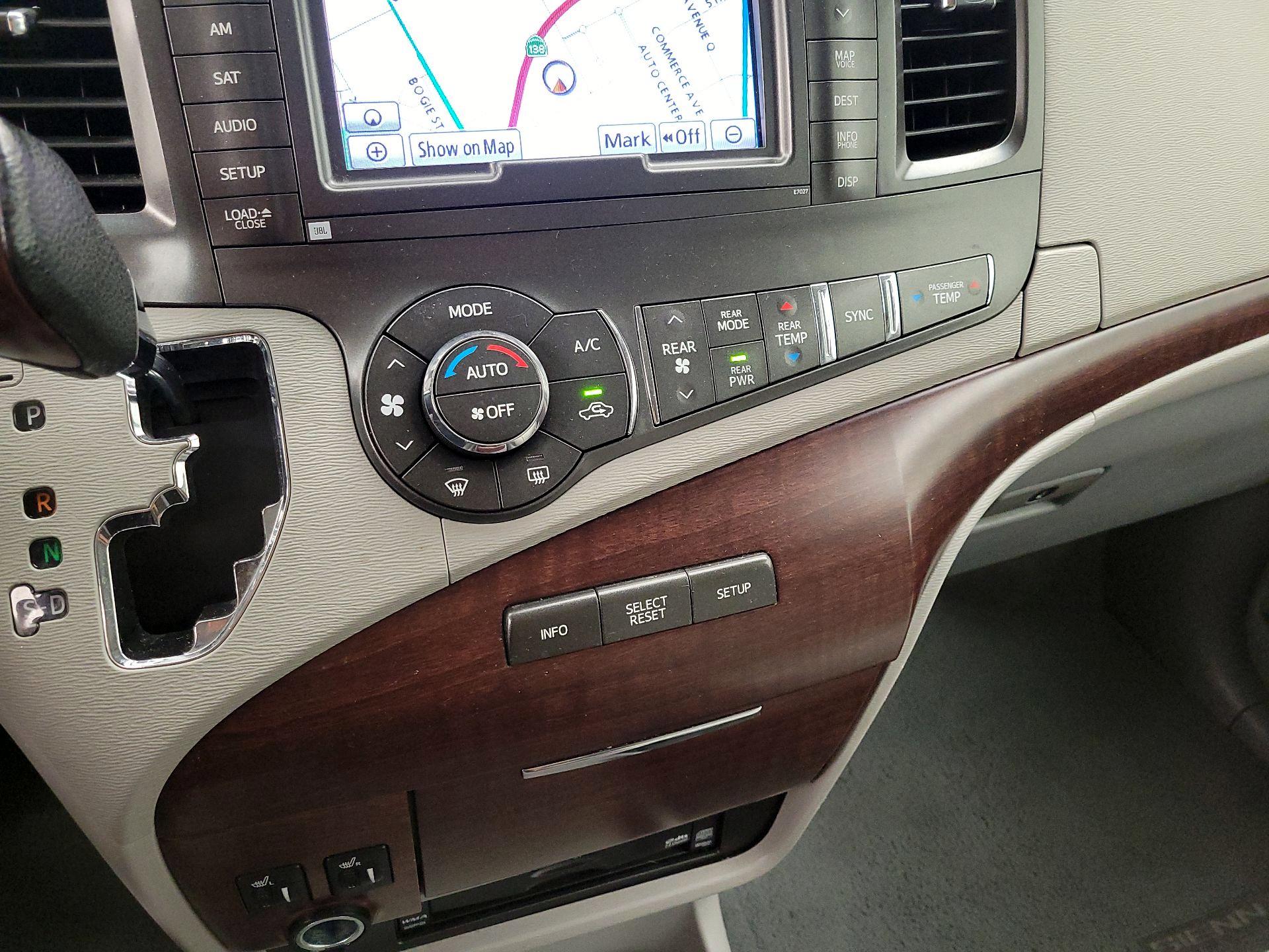 Thumbnail: 2014 Toyota Sienna - 17