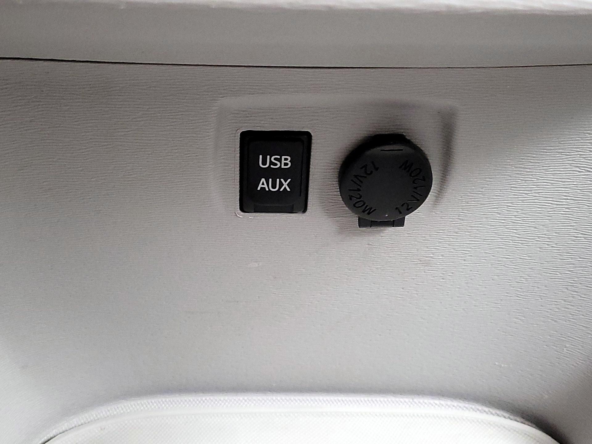 Thumbnail: 2014 Toyota Sienna - 19
