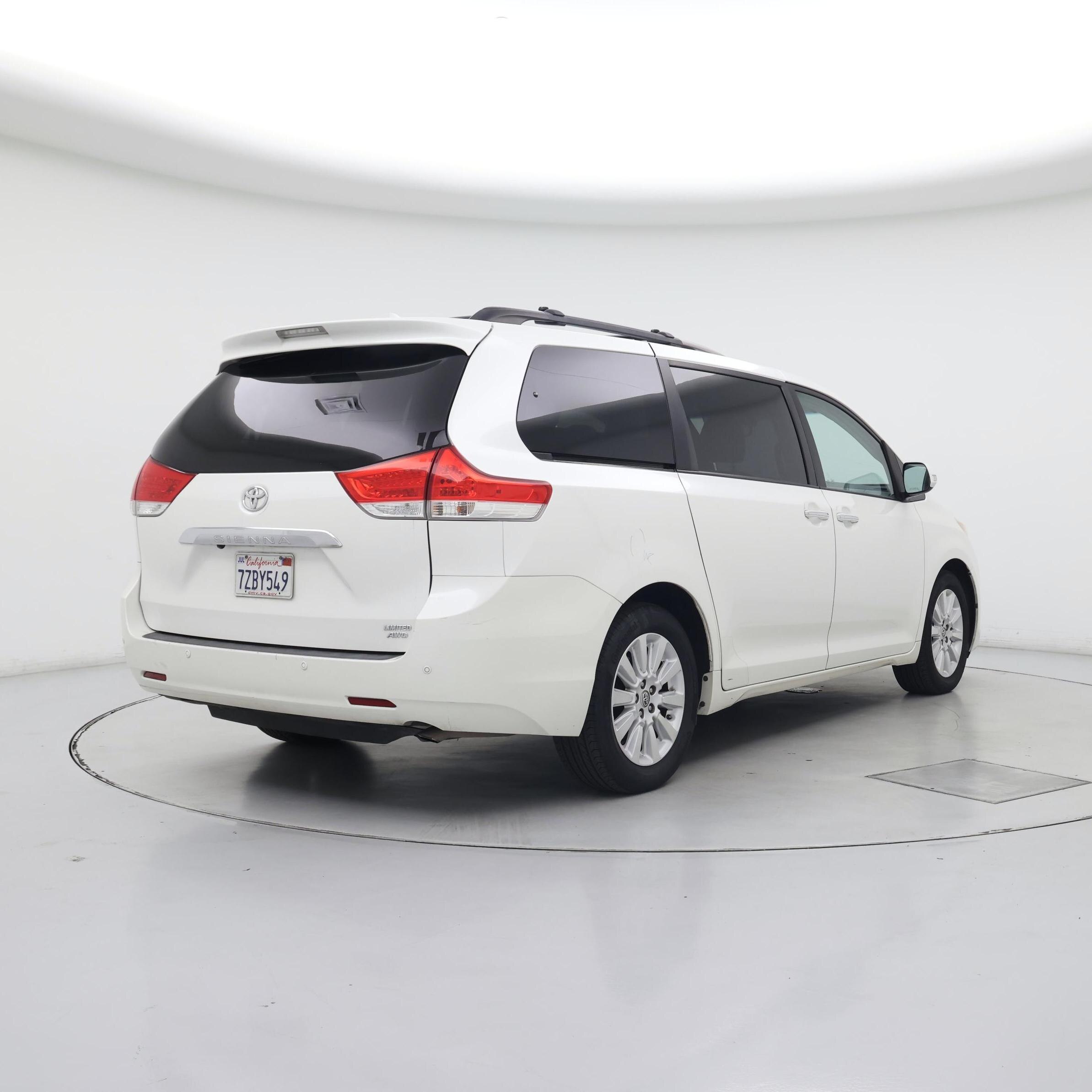 Thumbnail: 2014 Toyota Sienna - 8