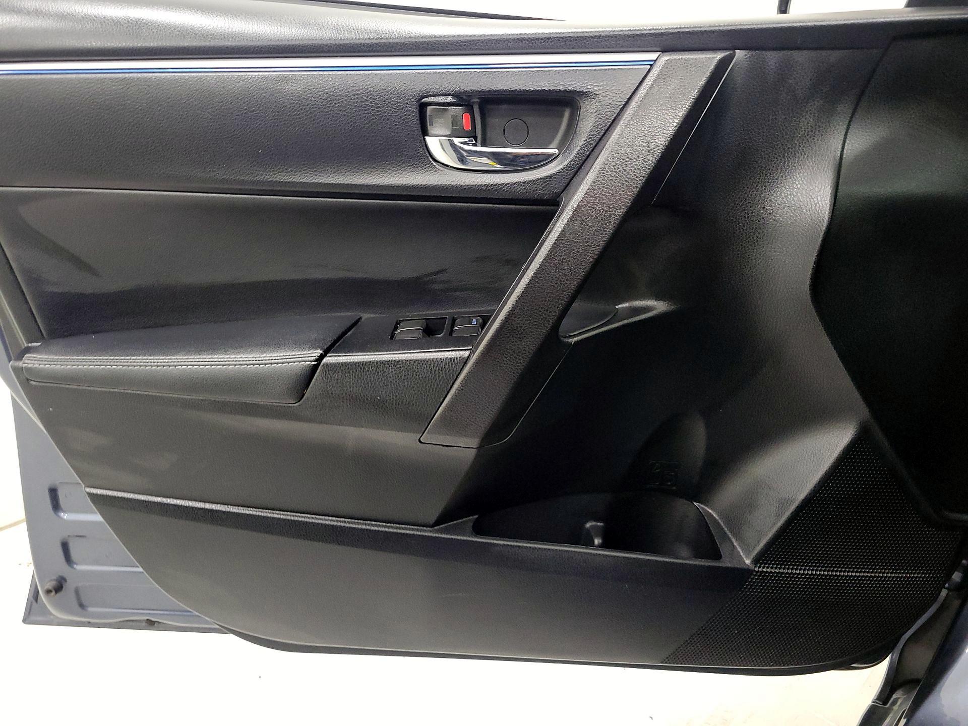 Thumbnail: 2015 Toyota Corolla - 12