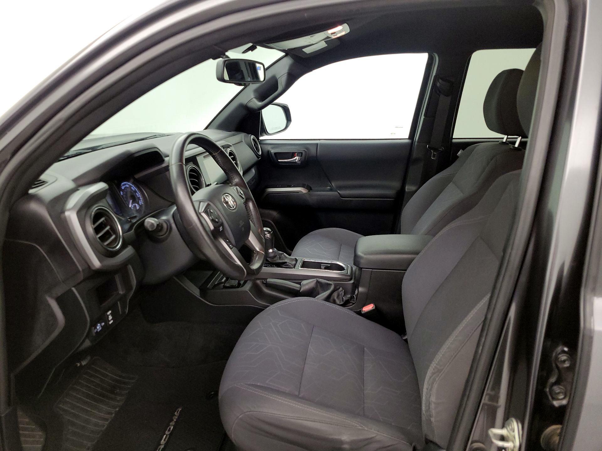 Thumbnail: 2016 Toyota Tacoma - 11