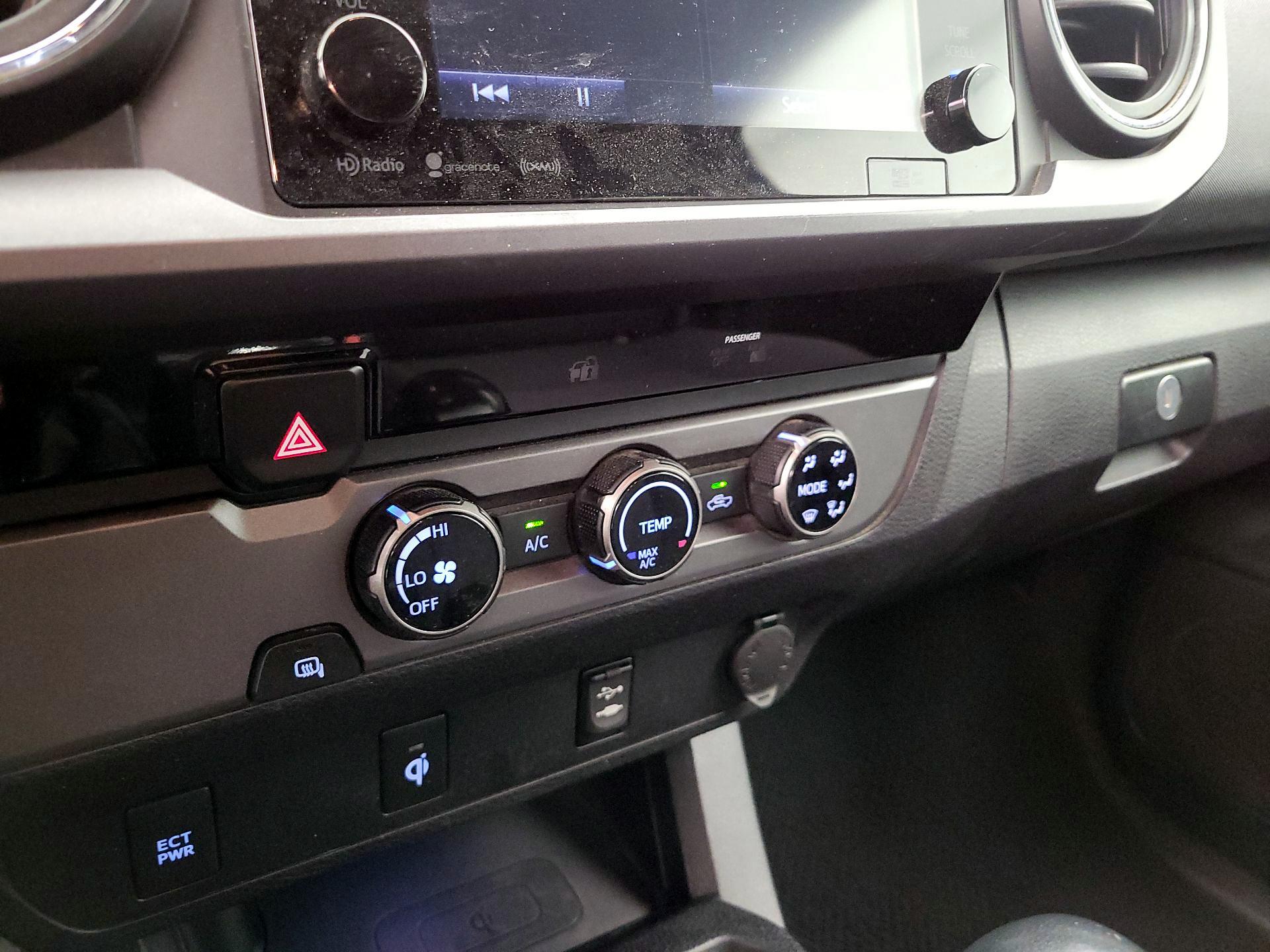 Thumbnail: 2016 Toyota Tacoma - 16