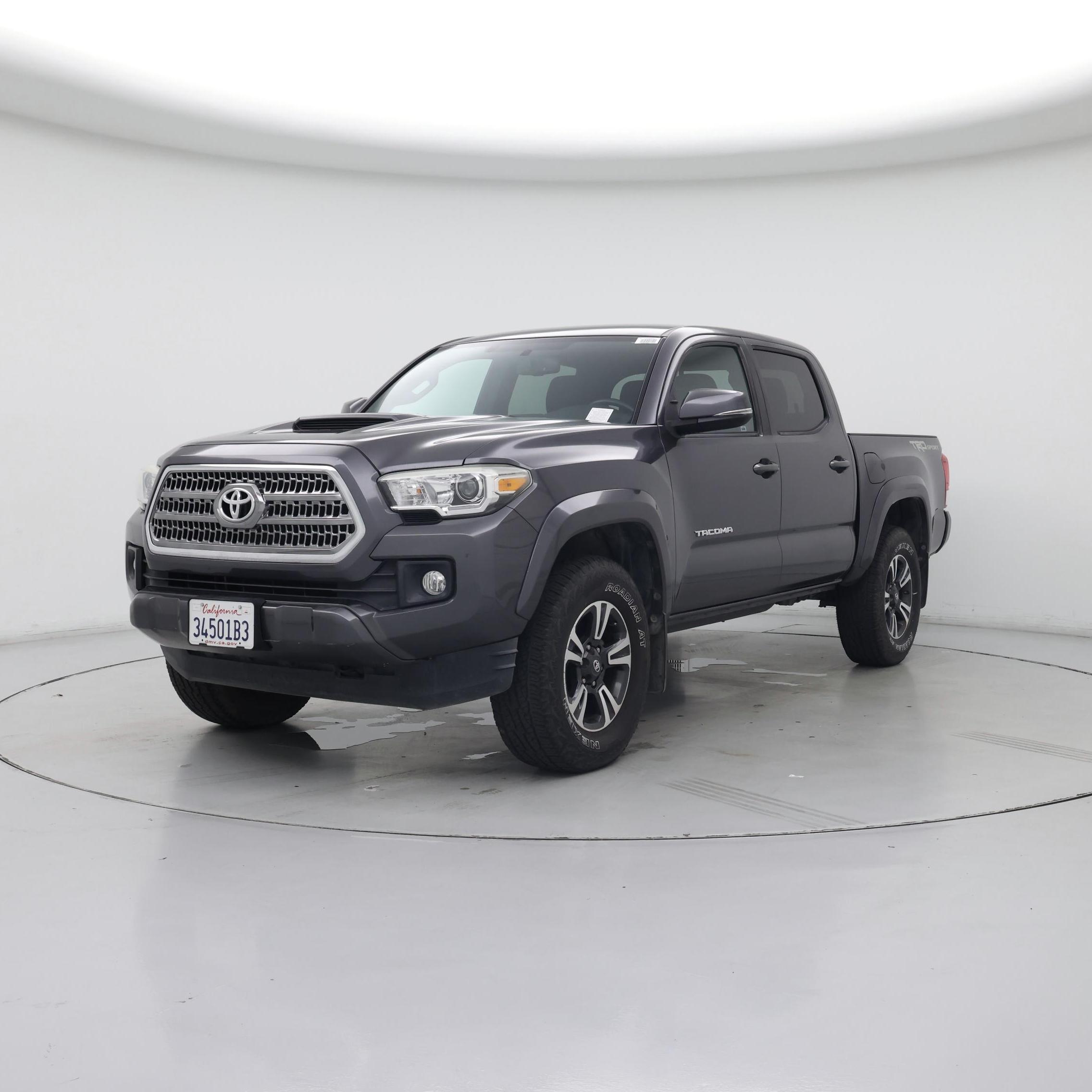 Thumbnail: 2016 Toyota Tacoma - 4