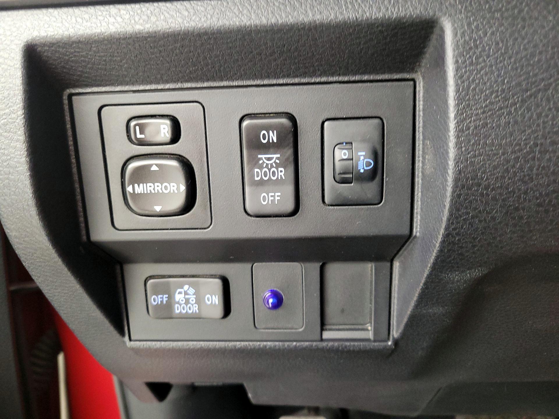 Thumbnail: 2017 Toyota Tundra - 13