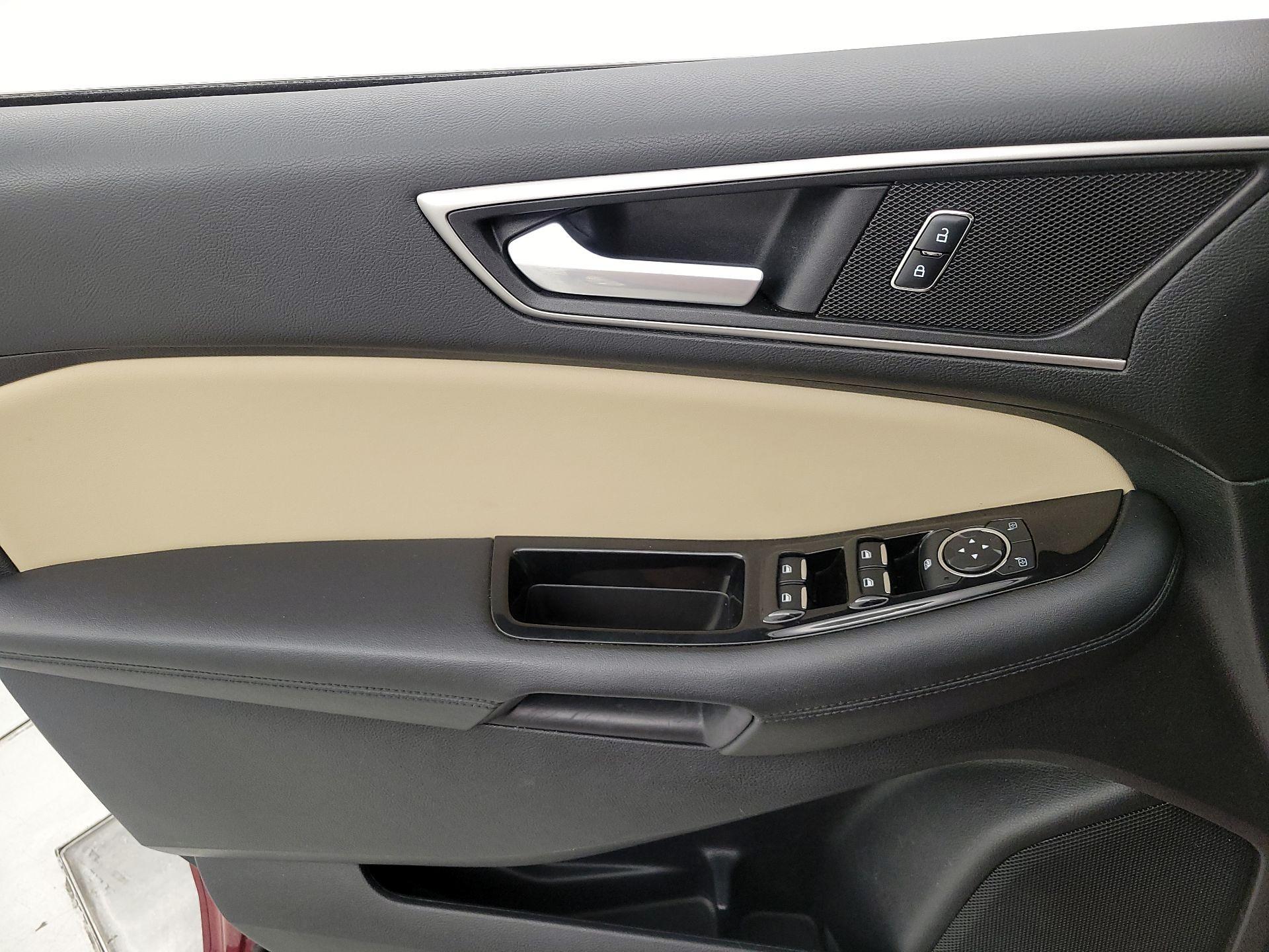Thumbnail: 2016 Ford Edge - 12