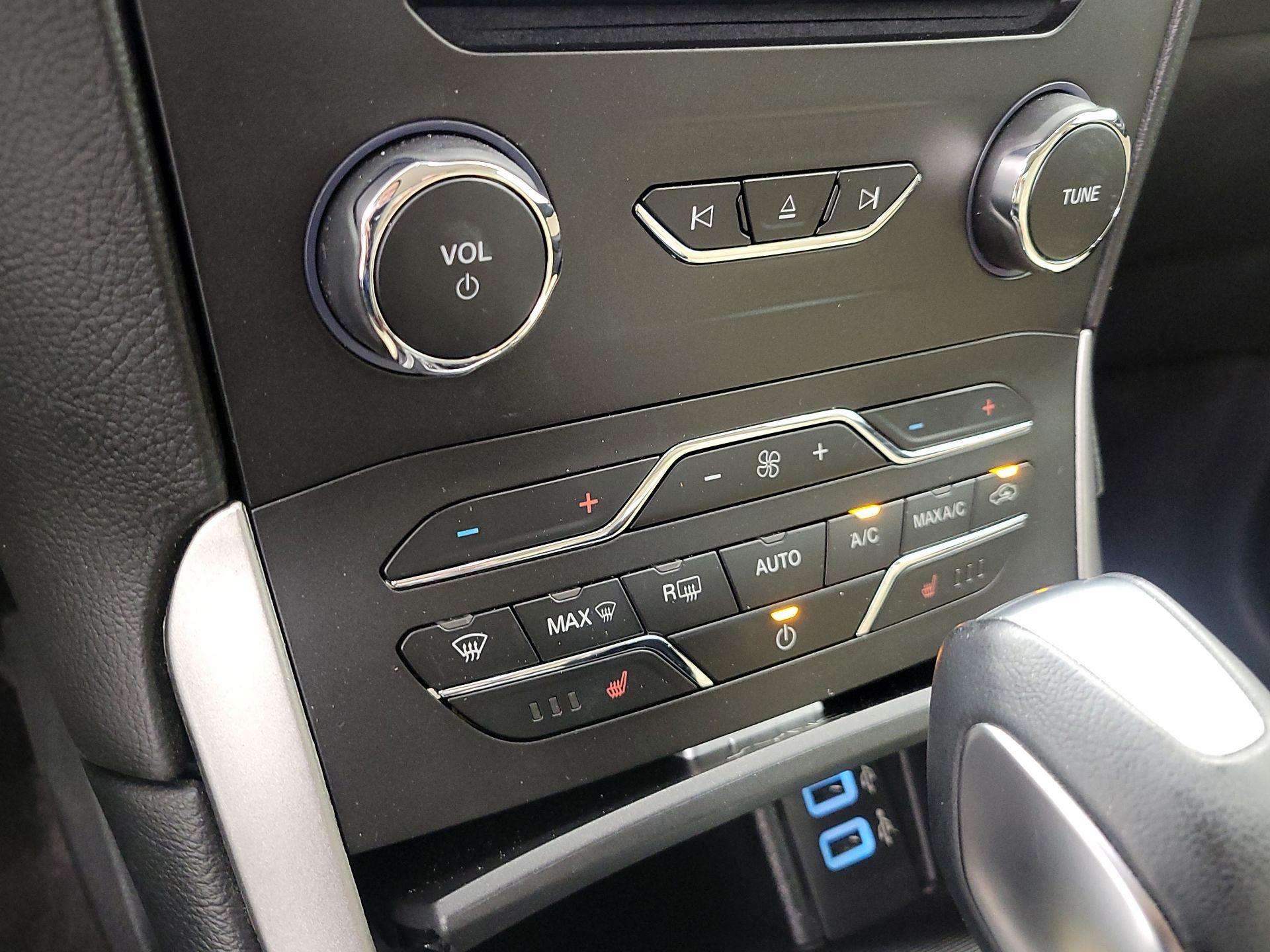 Thumbnail: 2016 Ford Edge - 17